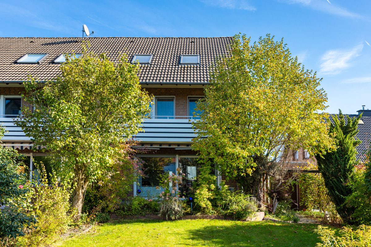 Immobilienangebot - Bielefeld - Alle - Reihenendhaus mit Potenzial – Solide Basis für die Familie