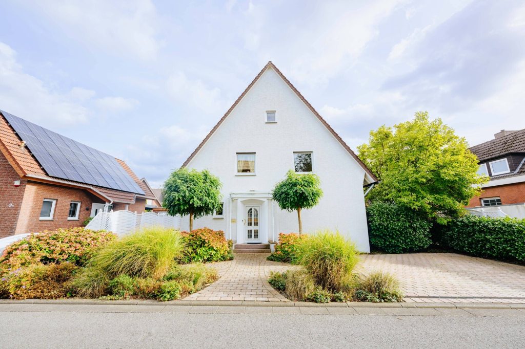 Immobilienangebot - BI - Brackwede - Alle - Zeitgemäß wohnen mit viel Platz und schönem Garten!