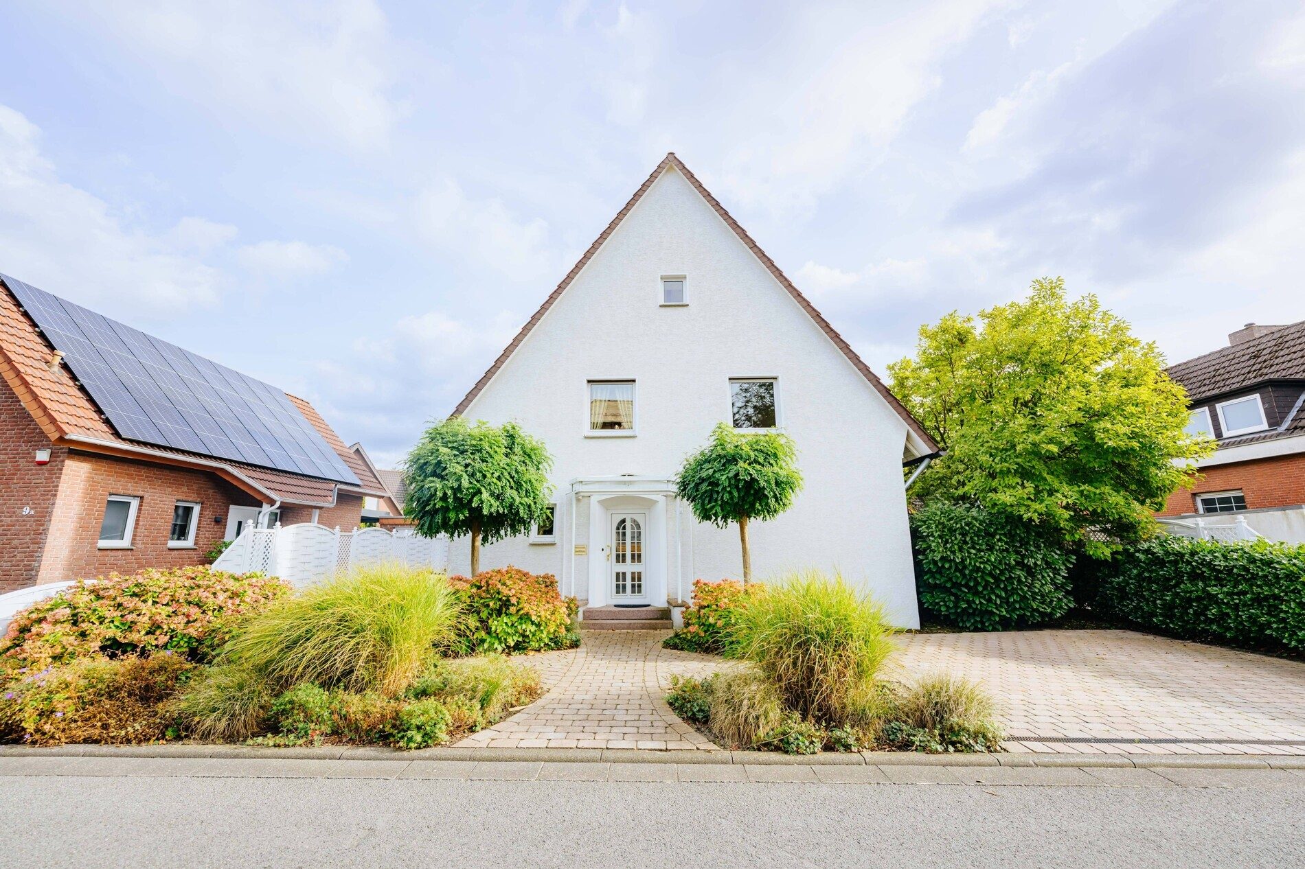 Immobilienangebot - BI - Brackwede - Alle - Zeitgemäß wohnen mit viel Platz und schönem Garten!