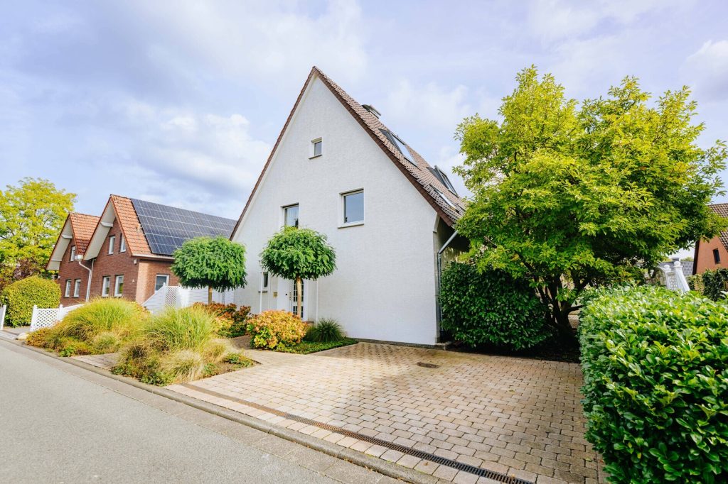 Immobilienangebot - BI - Brackwede - Alle - Zeitgemäß wohnen mit viel Platz und schönem Garten!