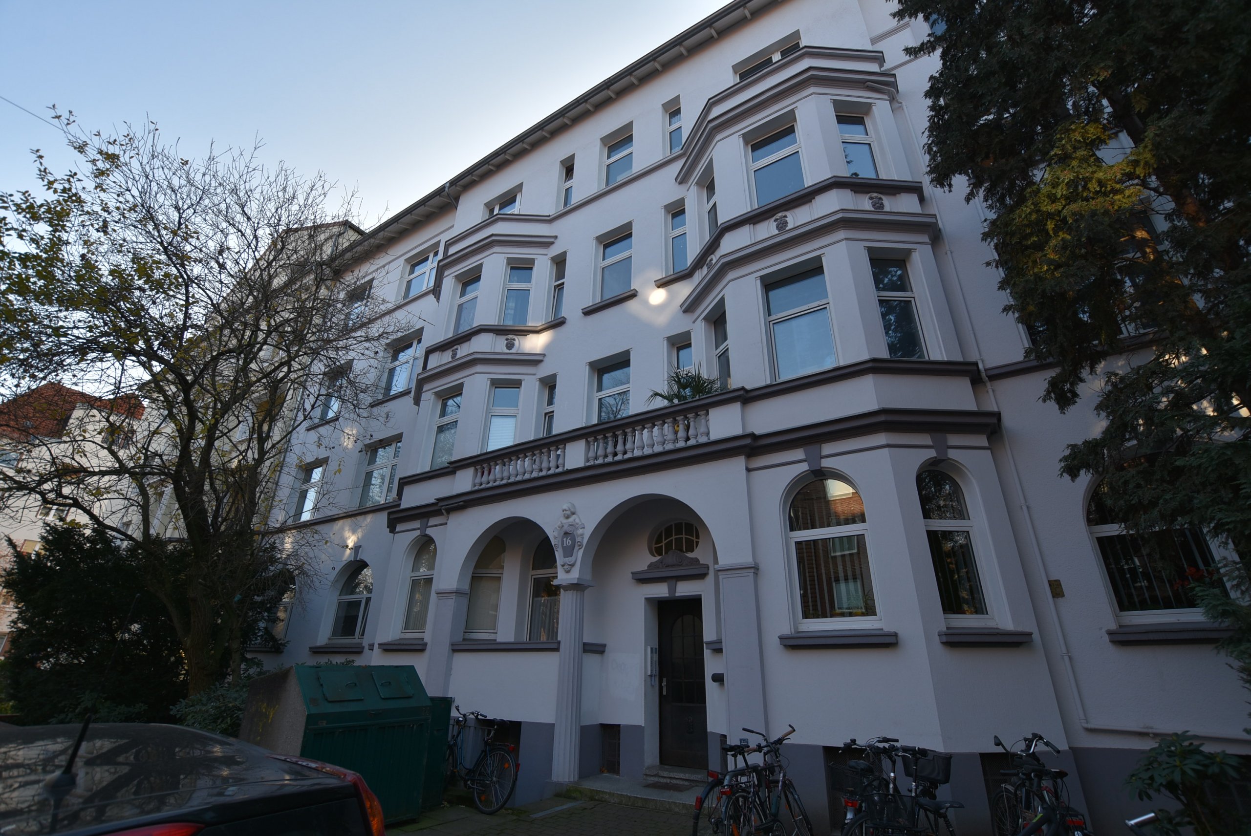 Kunze Immobilien e.K. - Immobilienangebot - 30165 Hannover - Vahrenwald - Wohnungen - KUNZE: PROVISIONSFREI: Bezugsfrei ab Januar: Dachgeschosswohnung mit toller Aussicht