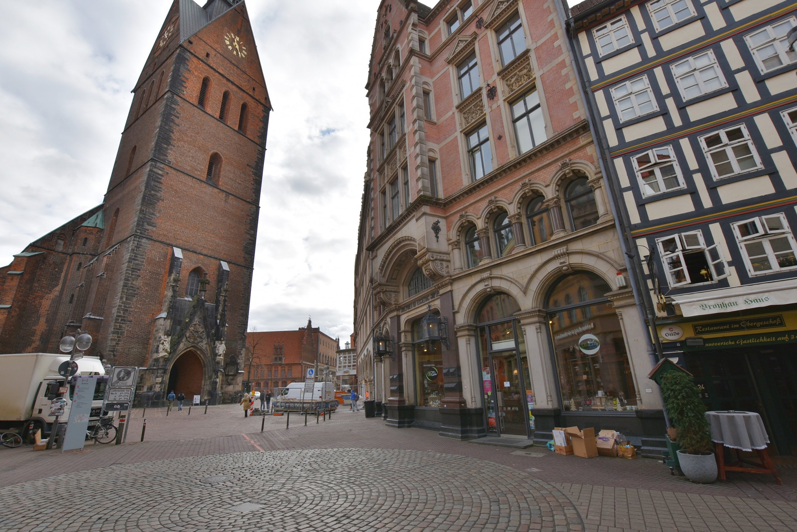 Kunze Immobilien e.K. - Immobilienangebot - 30159 Hannover - Mitte (Zentrum) - Läden/SB-Märkte - KUNZE: PROVISIONSFREI! Eckladen in Bestlage der historischen Altstadt direkt an der Marktkirche