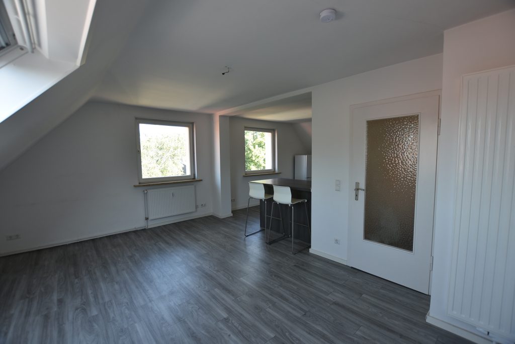 Kunze Immobilien e.K. - Immobilienangebot - 30823 Garbsen - Garbsen - Wohnungen - KUNZE: Gut geschnittene Dachgeschosswohnung in Garbsen