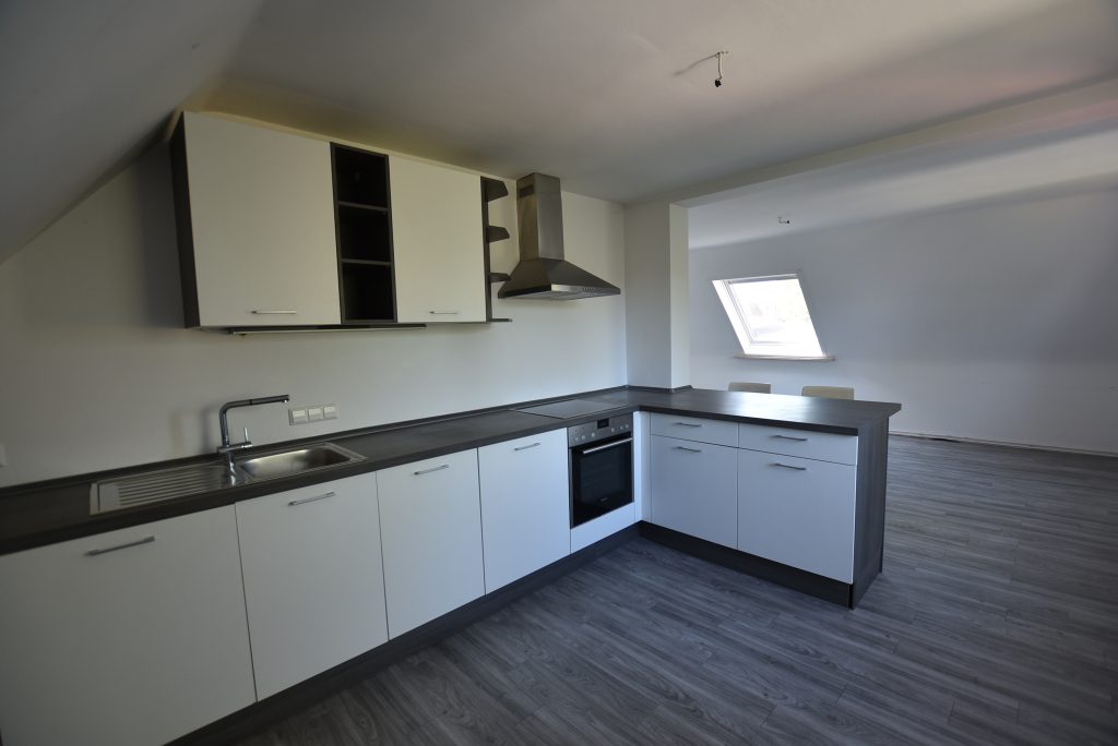 Kunze Immobilien e.K. - Immobilienangebot - 30823 Garbsen - Garbsen - Wohnungen - KUNZE: Gut geschnittene Dachgeschosswohnung in Garbsen
