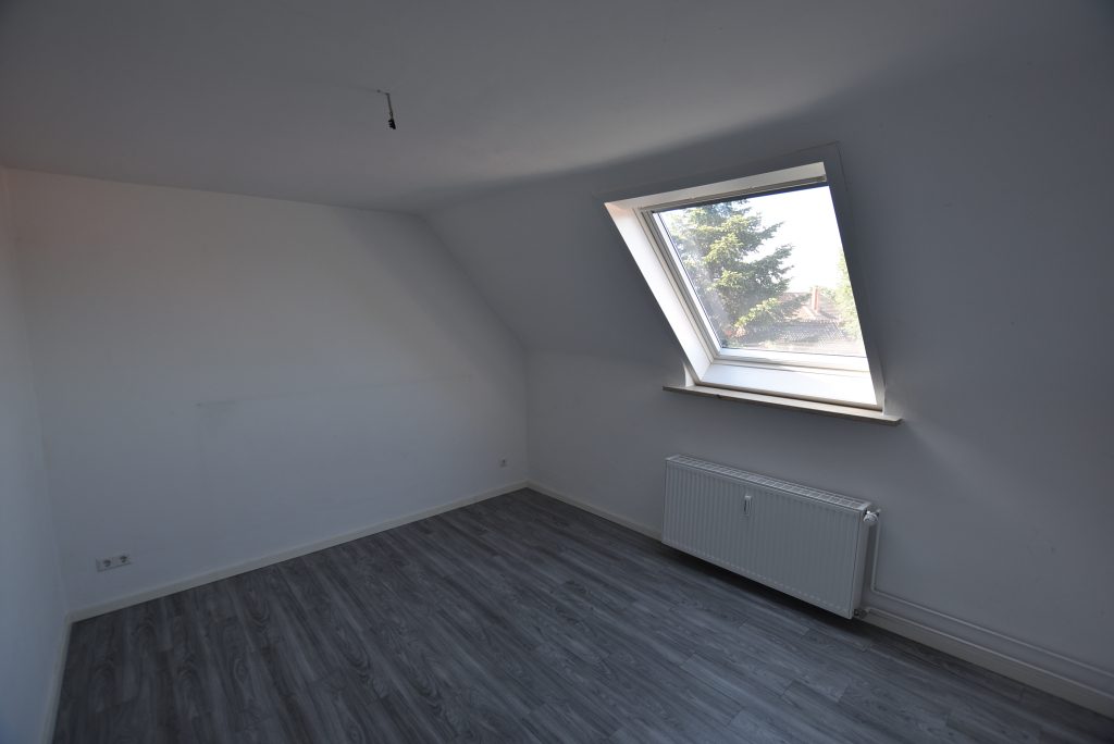 Kunze Immobilien e.K. - Immobilienangebot - 30823 Garbsen - Garbsen - Wohnungen - KUNZE: Gut geschnittene Dachgeschosswohnung in Garbsen