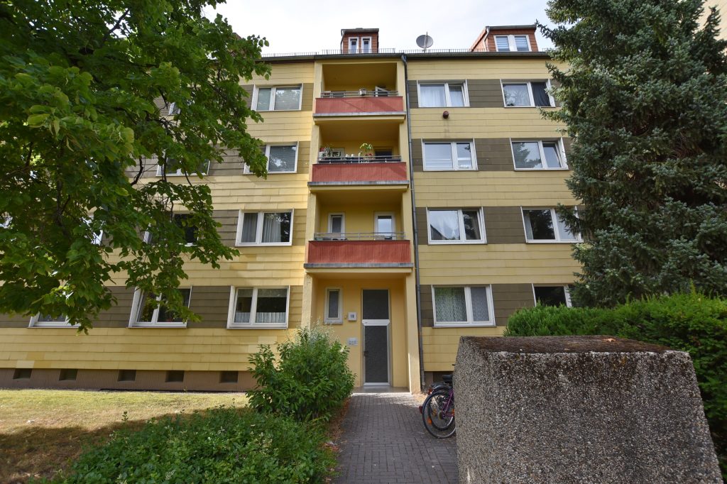 000KurzAußenansicht Kunze Immobilien e.K. - Immobilienangebot - 30459 Hannover - Ricklingen - Wohnungen - KUNZE: PROVISIONSFREI: Dachgeschosswohnung in Ricklingen mit guter Nahverkehrsanbindung