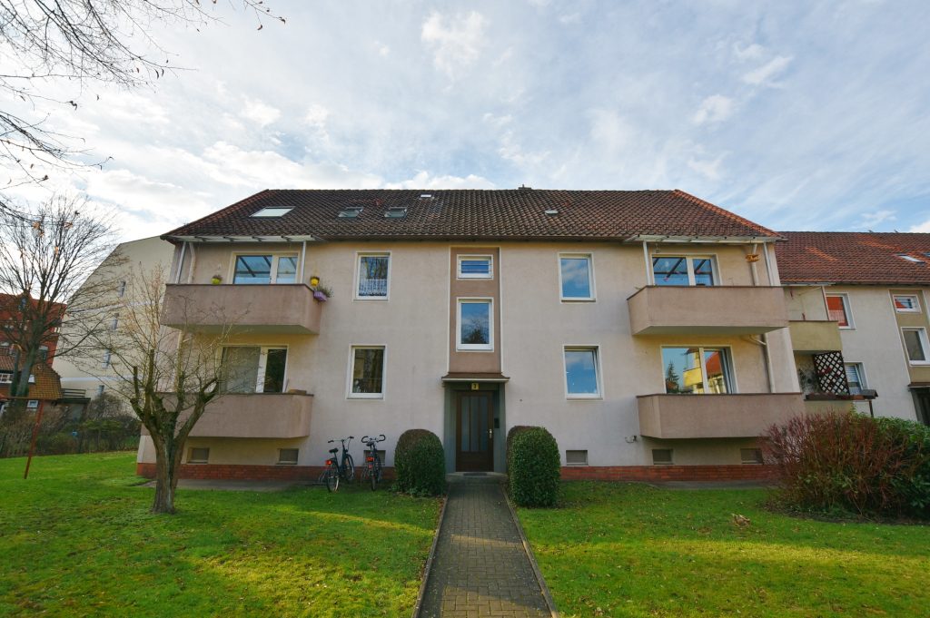000KurzAußenansicht Kunze Immobilien e.K. - Immobilienangebot - 30453 Hannover - Limmer - Wohnungen - KUNZE: 2,5 Zimmer mit Balkon im Hochparterre