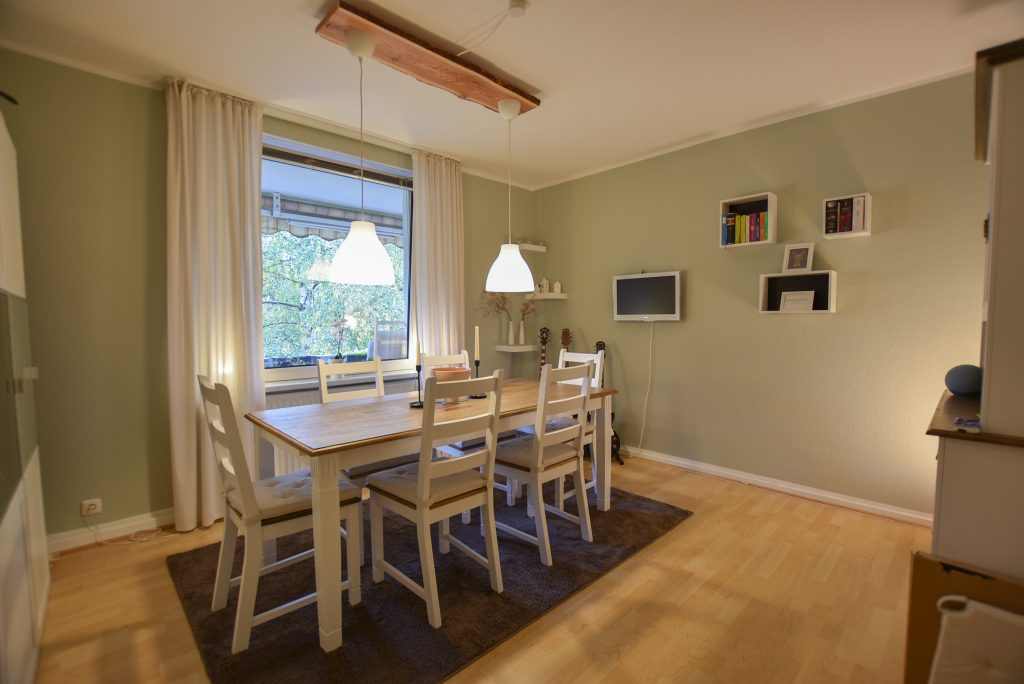 000KurzEsszimmer Kunze Immobilien e.K. - Immobilienangebot - 30519 Hannover - Döhren - Wohnungen - KUNZE: Provisionsfrei: moderne 3-Zimmer Wohnung mit Balkon und Stellplatz in Hannover-Döhren