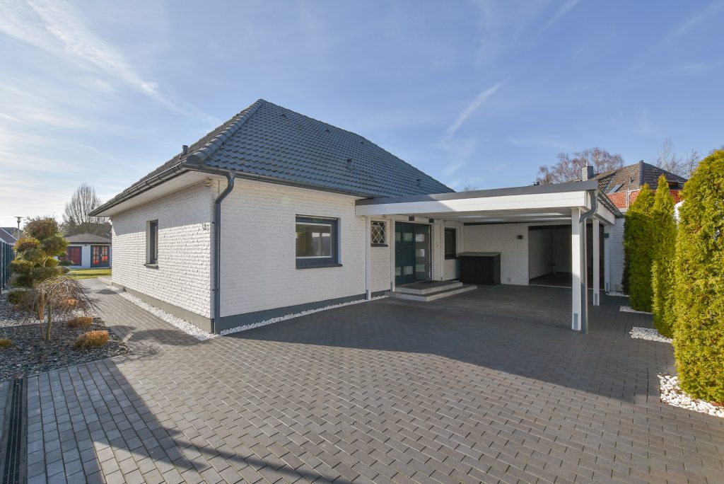 000KurzAußenansicht Kunze Immobilien e.K. - Immobilienangebot - 30823 Garbsen - Garbsen - Einfamilienhaus - KUNZE: saniertes Einfamilienhaus mit Wintergarten und vielen Highlights
