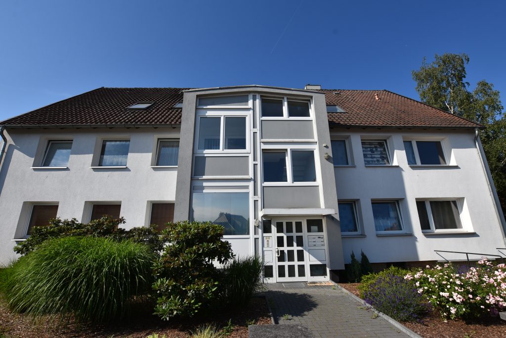 000KurzAußenansicht Kunze Immobilien e. K. - Immobilienangebot - 30823 Garbsen - Garbsen - Wohnungen - KUNZE: Renovierte Wohnung mit Terrasse in Garbsen