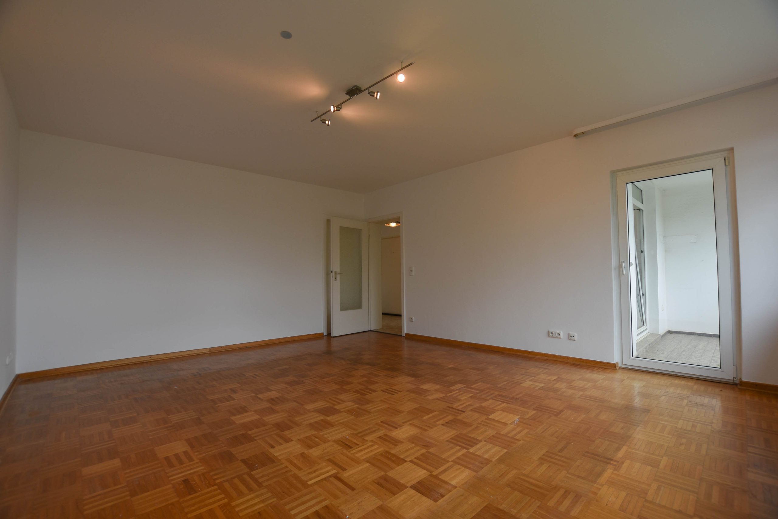 Kunze Immobilien e. K. - Immobilienangebot - 30559 Hannover - Kirchrode - Wohnungen - KUNZE: Mit Fahrstuhl und einem schönen Ausblick über Kirchrode