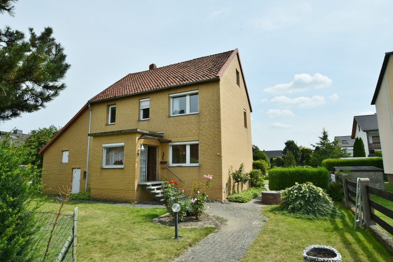 Kunze Immobilien e. K. - Immobilienangebot - 31177 Harsum - Landkreis Hildesheim - Einfamilienhaus - KUNZE: PROVISIONSFREI: Sanierungsbedürftiges Haus mit hervorragender S-Bahn Anbindung