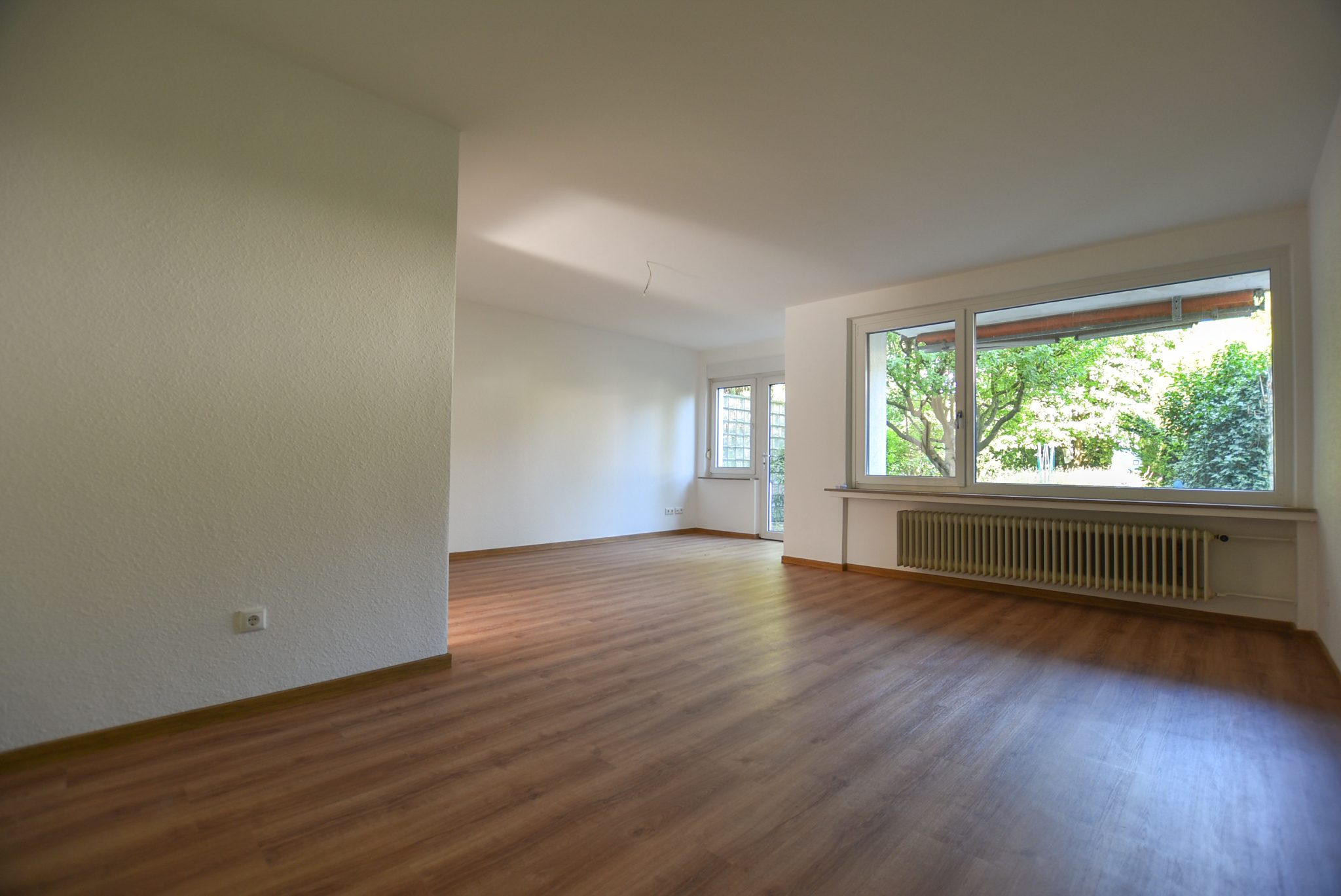 Kunze Immobilien e. K. - Immobilienangebot - 30966 Hemmingen - Hemmingen - Reihenmittelhaus - KUNZE: renoviertes Reihenmittelhaus mit 6 Zimmern und einer Garage in Arnum