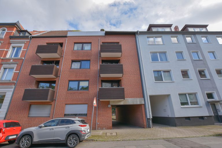 Kunze Immobilien e. K. - Immobilienangebot - 30163 Hannover - List - Wohnungen - KUNZE: Mit Fahrstuhl, Stellplatz und Balkon: 2 Zimmerwohnung in guter Lage (Hannover-List)