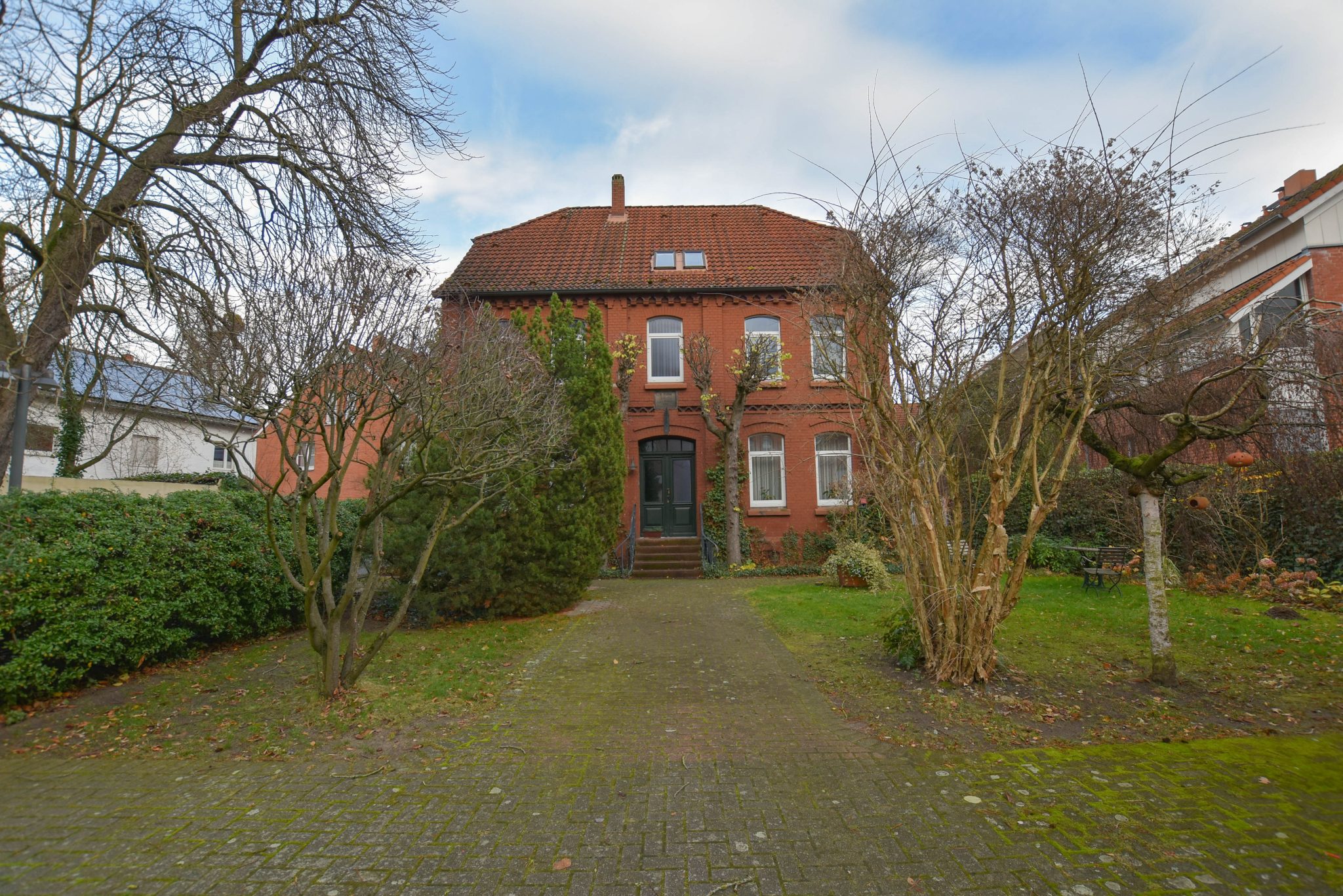 Kunze Immobilien e. K. - Immobilienangebot - 30459 Hannover - Ricklingen - Einfamilienhaus - KUNZE: Großzügiges Einfamilienhaus am Deich mit unentgeltlichem Wohnrecht in Hannover-Ricklingen