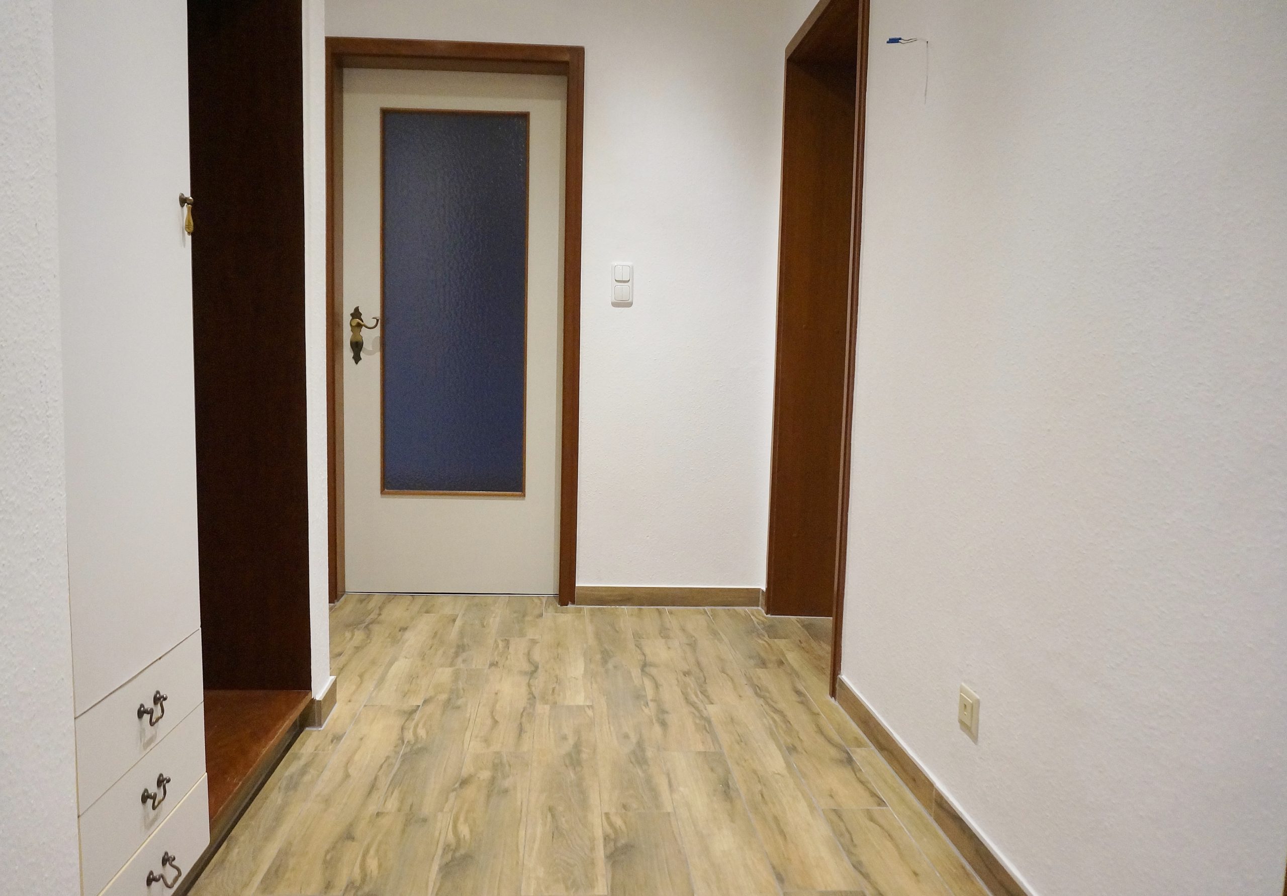 Kunze Immobilien e. K. - Immobilienangebot - 30916 Isernhagen - Altwarmbüchen - Wohnungen - KUNZE: gut geschnittene Wohnung mit großem Wohnzimmer und Balkon in Altwarmbüchen