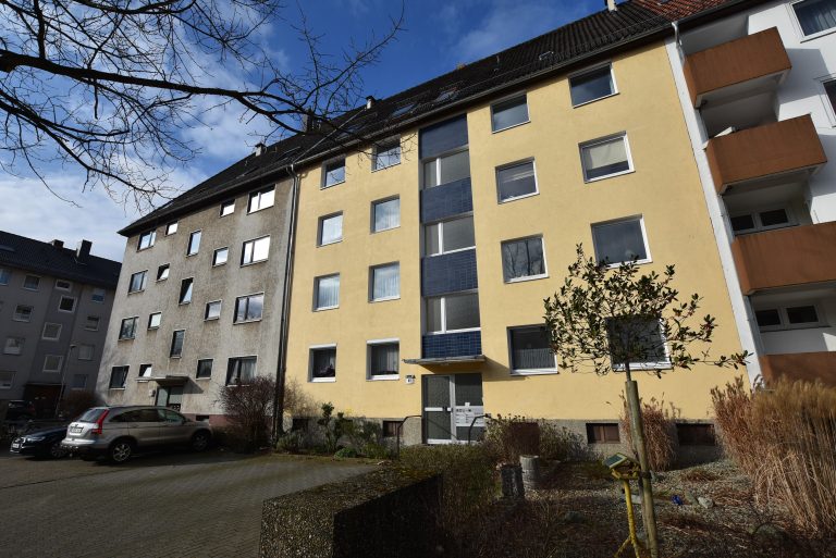 Kunze Immobilien e. K. - Immobilienangebot - 30165 Hannover - Hainholz - Wohnungen - KUNZE: Leerstehende 4-Zimmerwohnung mit Einbauküche und Garage in Hannover-Hainholz -Provisionsfrei-