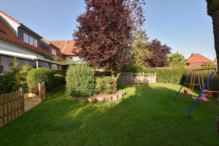 Kunze Immobilien e. K. - Immobilienangebot - 30952 Ronnenberg - Ronnenberg - Mehrfamilienhaus - KUNZE: Drei Wohnungen mit wunderschönem Grundstück in Ronnenberg, OT Linderte