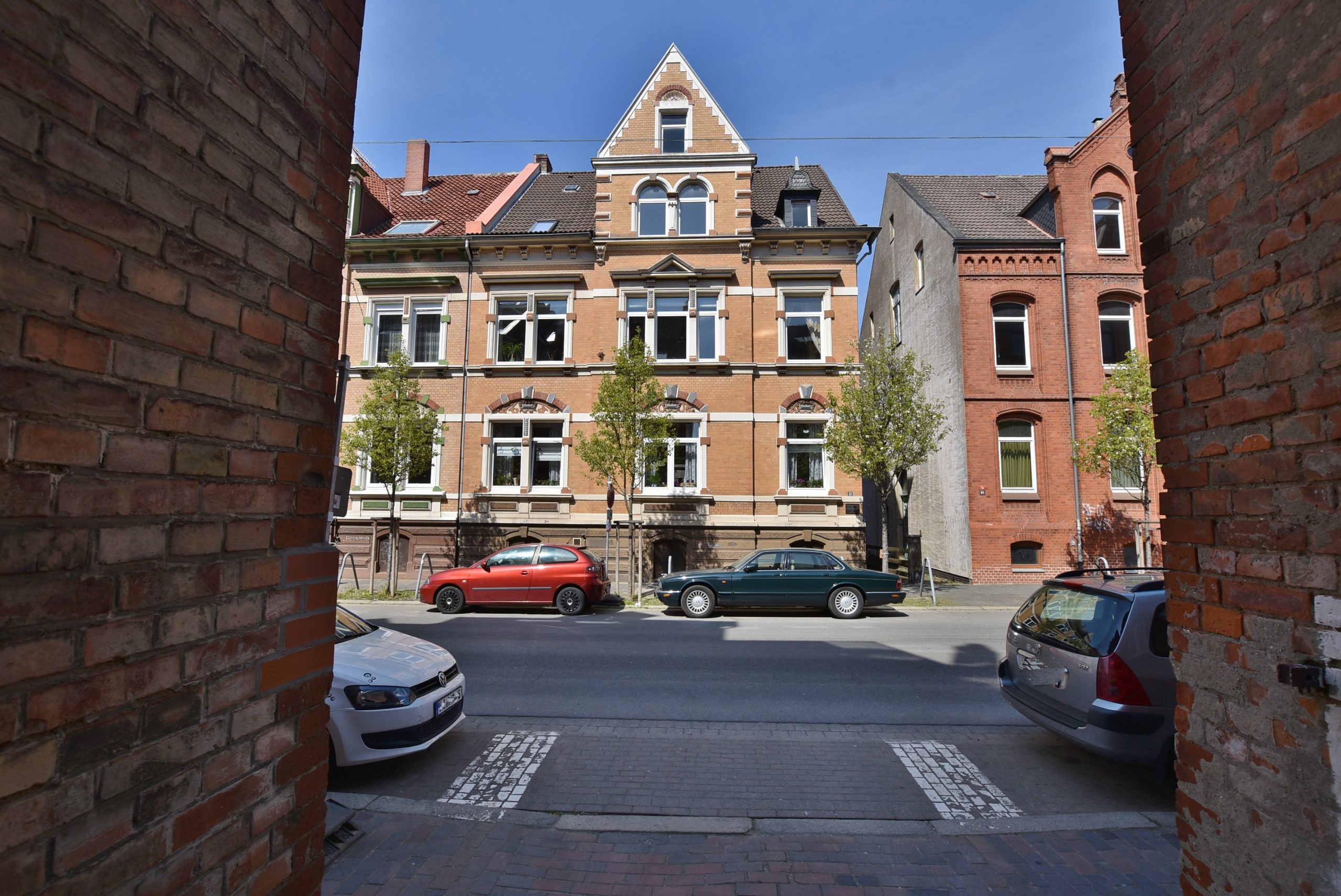 Kunze Immobilien e. K. - Immobilienangebot - 31135 Hildesheim - Hildesheim - Oststadt - Anlage-/Investmentobjekte - KUNZE: Mehrfamilienhaus mit einer leerstehenden Etage in gefragter Lage