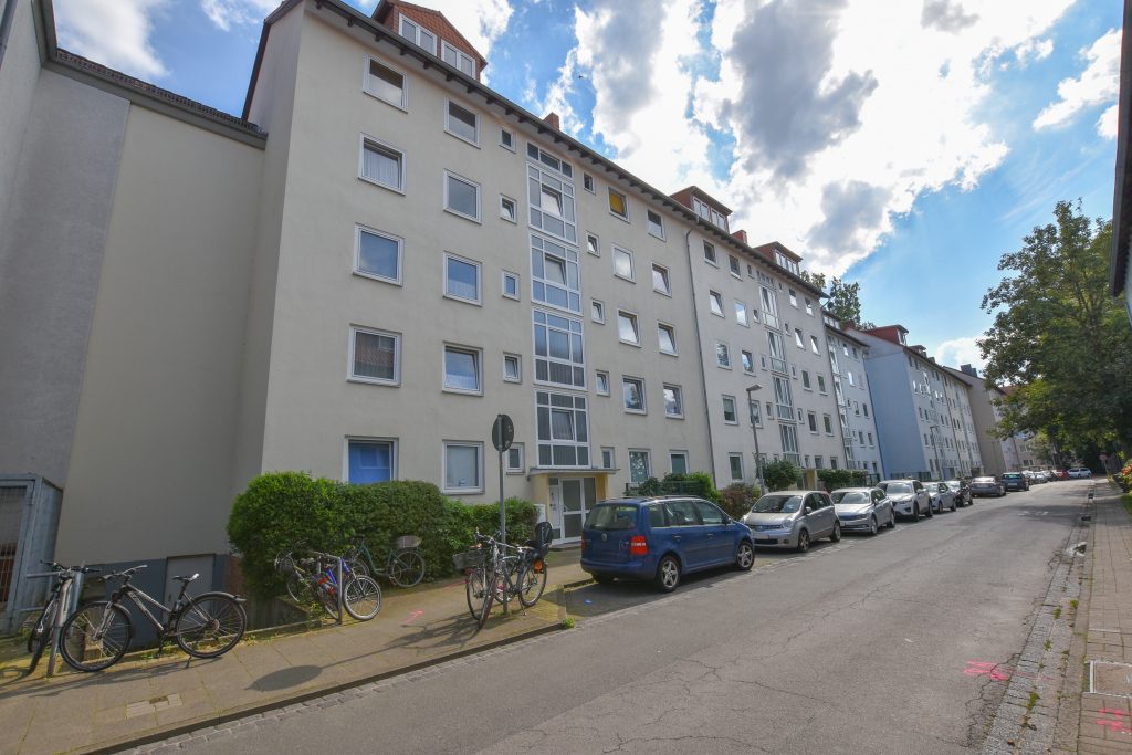 000KurzAußenansicht Kunze Immobilien e. K. - Immobilienangebot - 30459 Hannover - Ricklingen - Wohnungen - KUNZE: vermietete Erdgeschosswohnung mit Terrasse und guter Anbindung in Hannover-Ricklingen