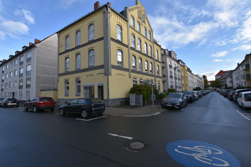 000KurzAußenfoto Kunze Immobilien e. K. - Immobilienangebot - 30173 Hannover - Südstadt - Läden/SB-Märkte - KUNZE: provisionsfreies Eckladengeschäft in der Südstadt von Hannover