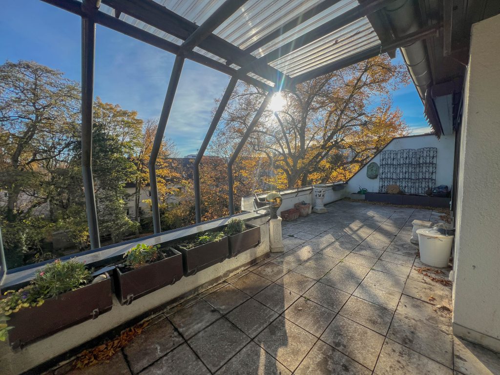 000KurzDachterrasse Kunze Immobilien e. K. - Immobilienangebot - 30171 Hannover - Südstadt - Wohnungen - KUNZE: Penthouse-Maisonette mit Fahrstuhl und Tiefgaragenstellplatz am Aegidientorplatz
