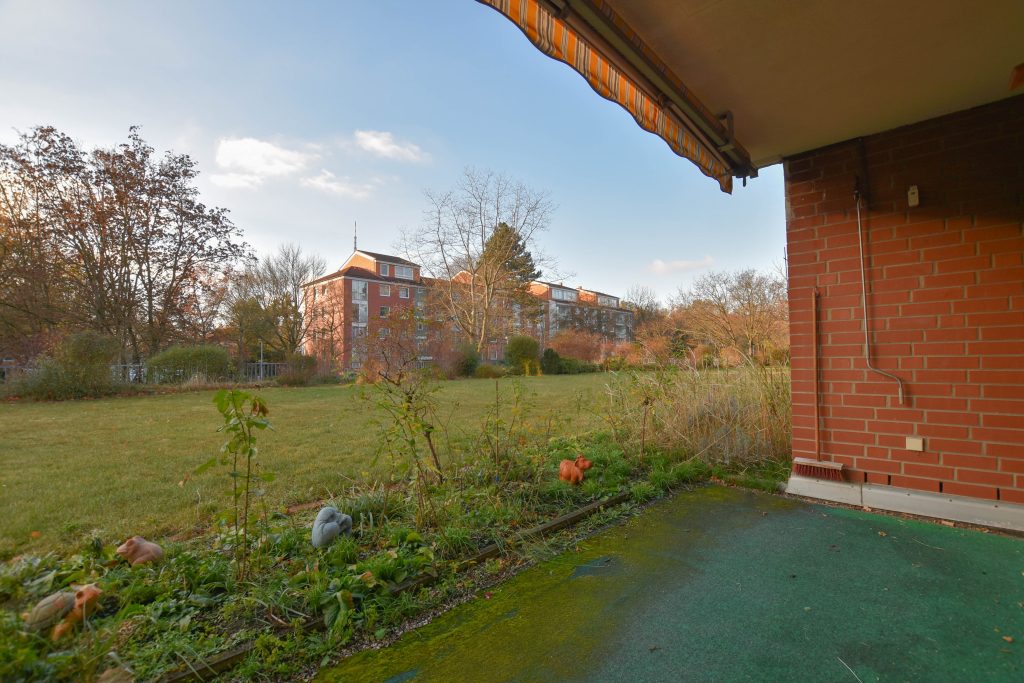 000KurzBlick von der Terrasse Kunze Immobilien e. K. - Immobilienangebot - 30627 Hannover - Groß Buchholz - Wohnungen - KUNZE: Renovierungsbedürftige Wohnung mit Terrasse in Groß-Buchholz nahe der MHH
