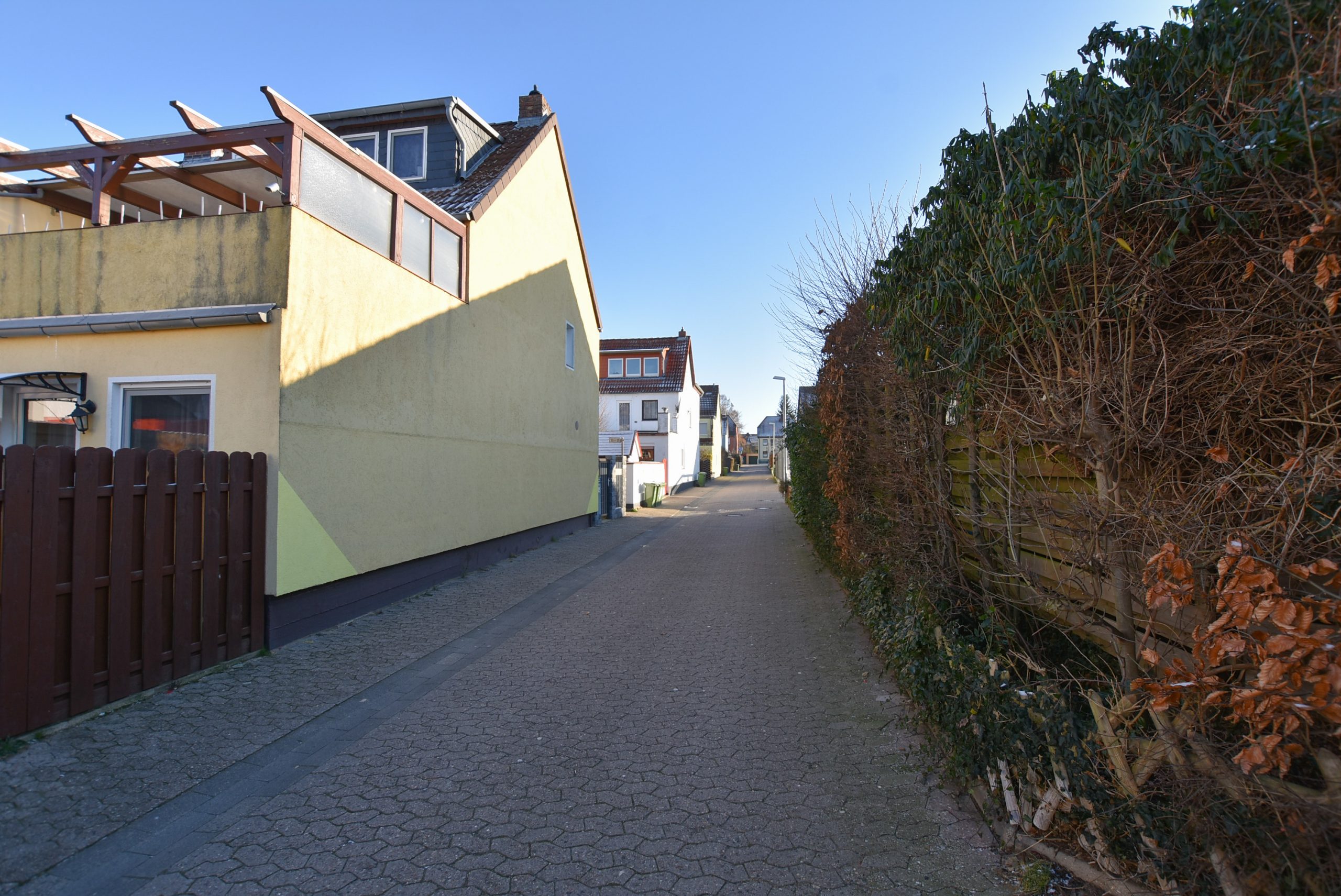 002LangUmgebung Kunze Immobilien e. K. - Immobilienangebot - 31157 Sarstedt - Sarstedt - Häuser - KUNZE: Sanierungsbedürftiges Reihenhaus mit guter Anbindung in Sarstedt