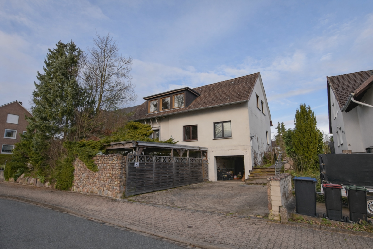 Kunze Immobilien e. K. - Immobilienangebot - 31840 Hessisch-Oldendorf - Landkreis Hameln-Pyrmont - Einfamilienhaus - KUNZE: Vollunterkellertes Einfamilienhaus mit schönem Garten -Provisionsfrei-