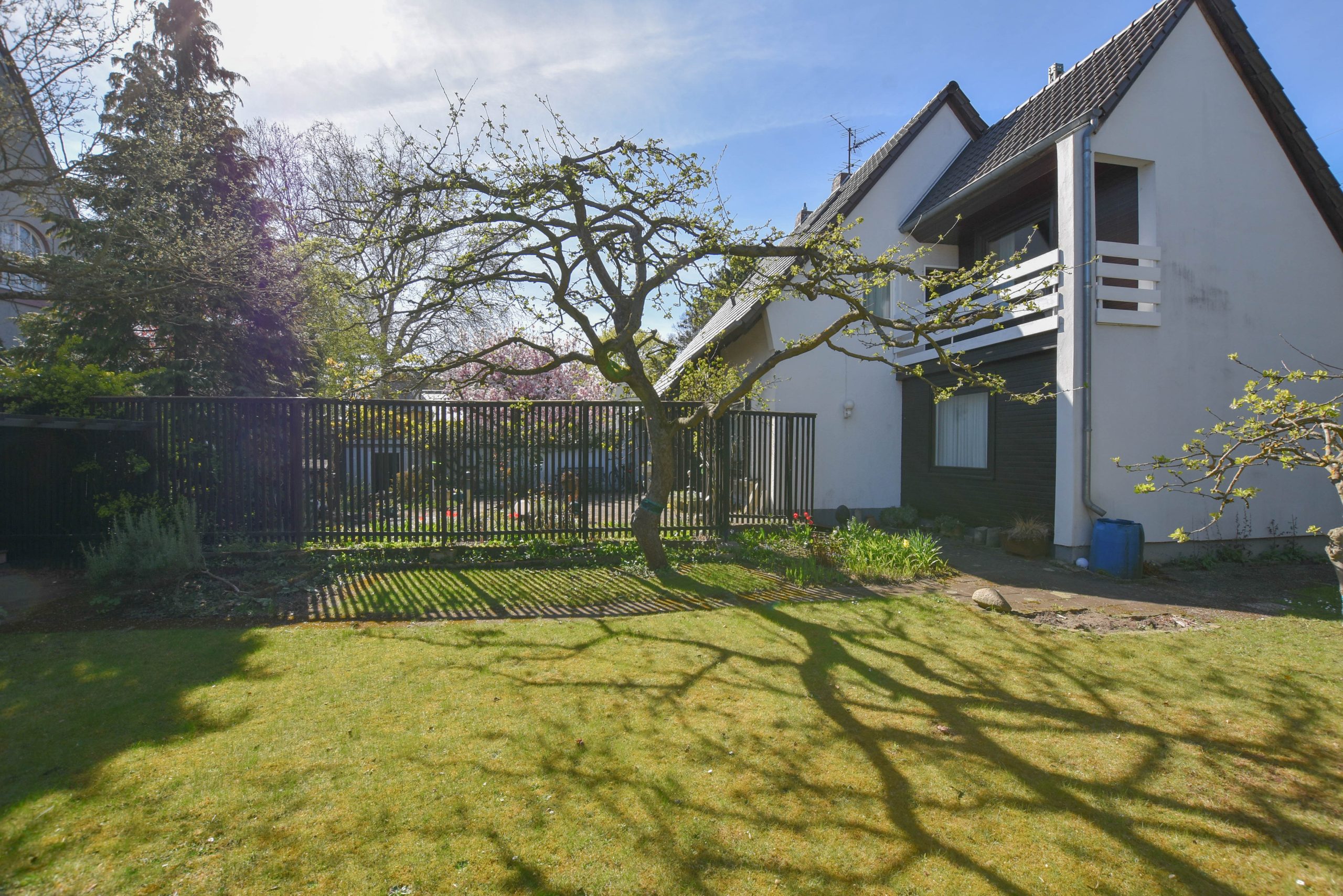 Kunze Immobilien e. K. - Immobilienangebot - 30519 Hannover - Döhren - Einfamilienhaus - KUNZE: Nur ca. 300 Meter vom Aspria entfernt: Freistehendes Haus in Bestlage von Hannover-Döhren