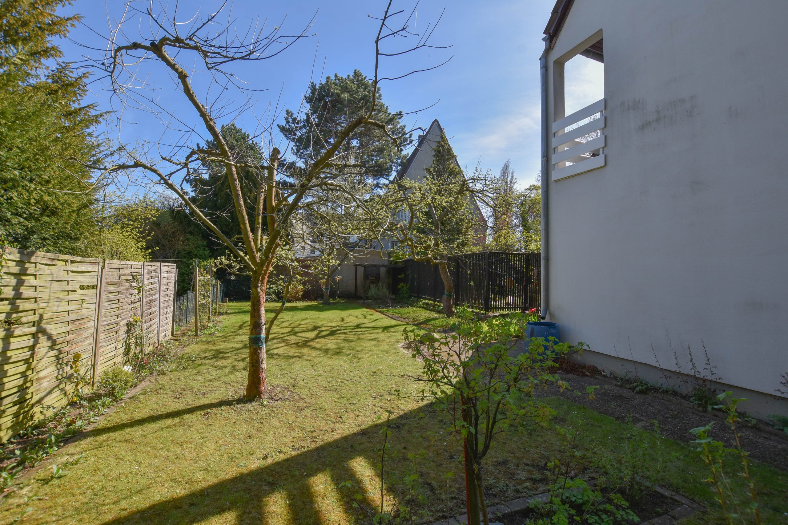 Kunze Immobilien e. K. - Immobilienangebot - 30519 Hannover - Döhren - Einfamilienhaus - KUNZE: Nur ca. 300 Meter vom Aspria entfernt: Freistehendes Haus in Bestlage von Hannover-Döhren