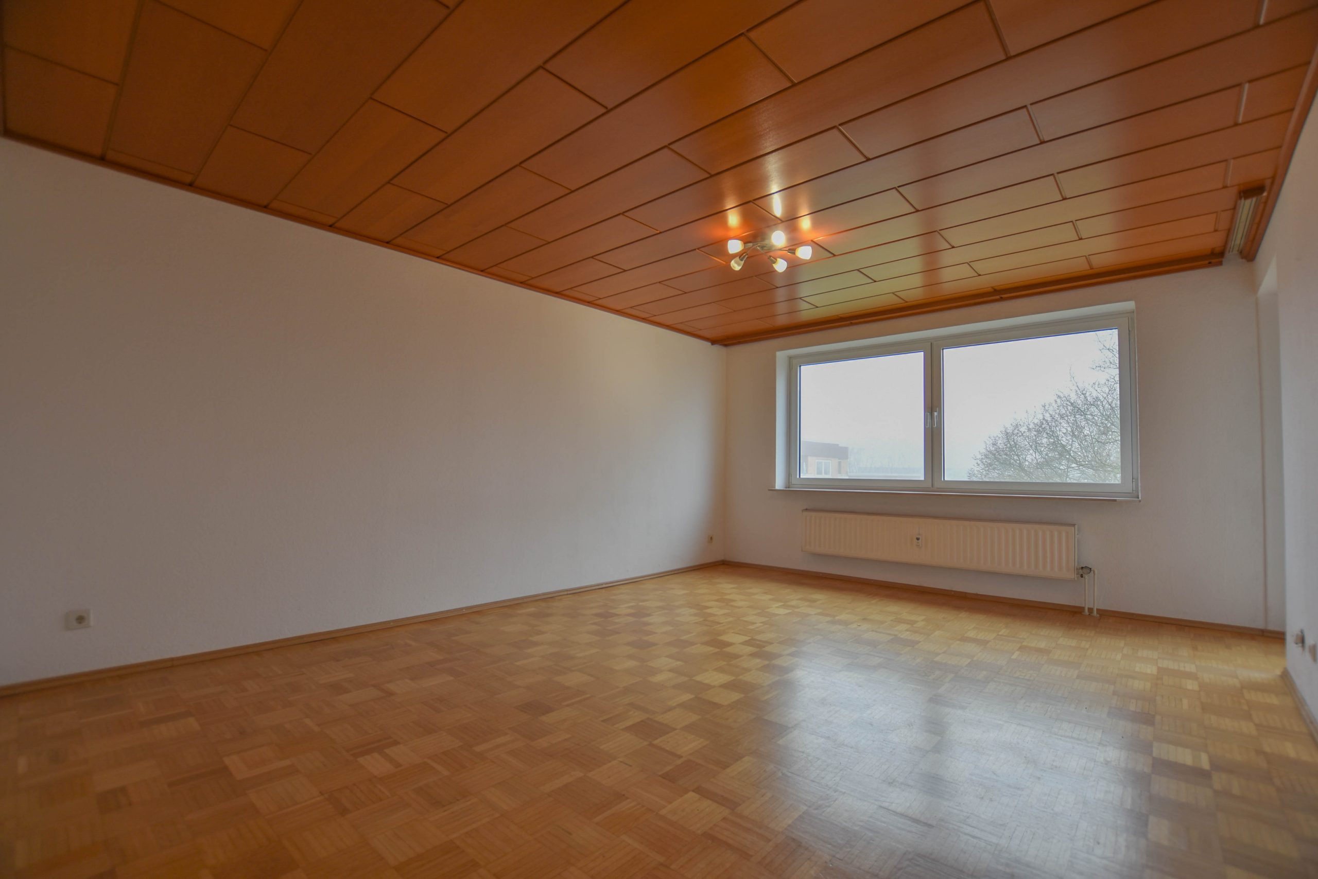 Kunze Immobilien e. K. - Immobilienangebot - 30916 Isernhagen - Isernhagen - Etagenwohnung - KUNZE: gut geschnittene Wohnung mit großem Wohnzimmer und Balkon in Altwarmbüchen
