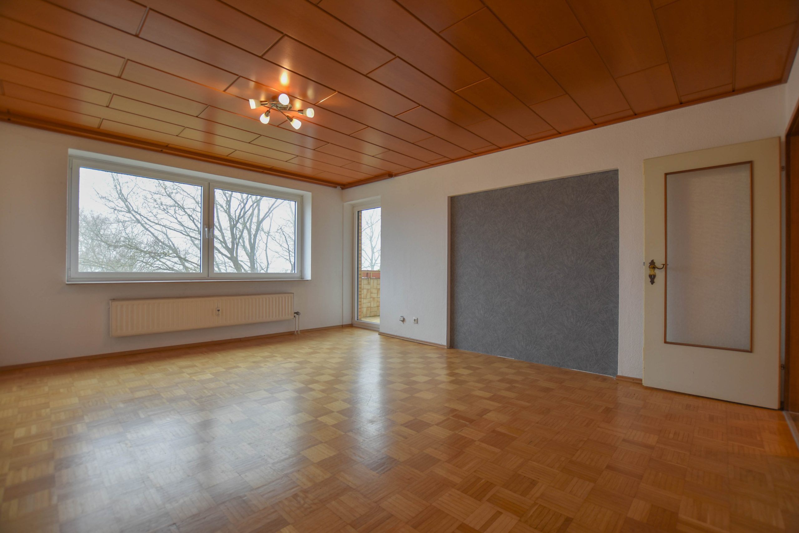 Kunze Immobilien e. K. - Immobilienangebot - 30916 Isernhagen - Isernhagen - Etagenwohnung - KUNZE: gut geschnittene Wohnung mit großem Wohnzimmer und Balkon in Altwarmbüchen