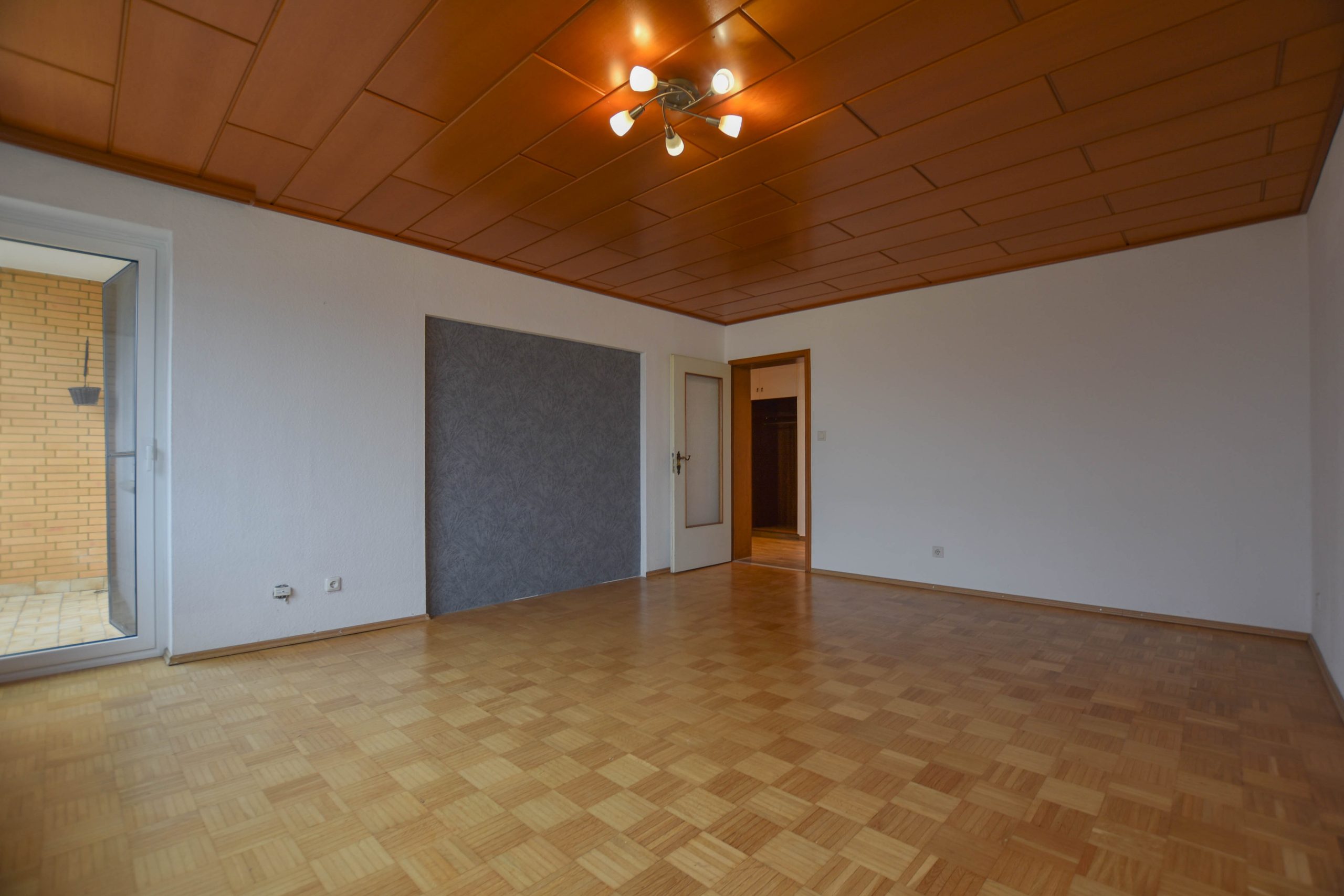 Kunze Immobilien e. K. - Immobilienangebot - 30916 Isernhagen - Isernhagen - Etagenwohnung - KUNZE: gut geschnittene Wohnung mit großem Wohnzimmer und Balkon in Altwarmbüchen