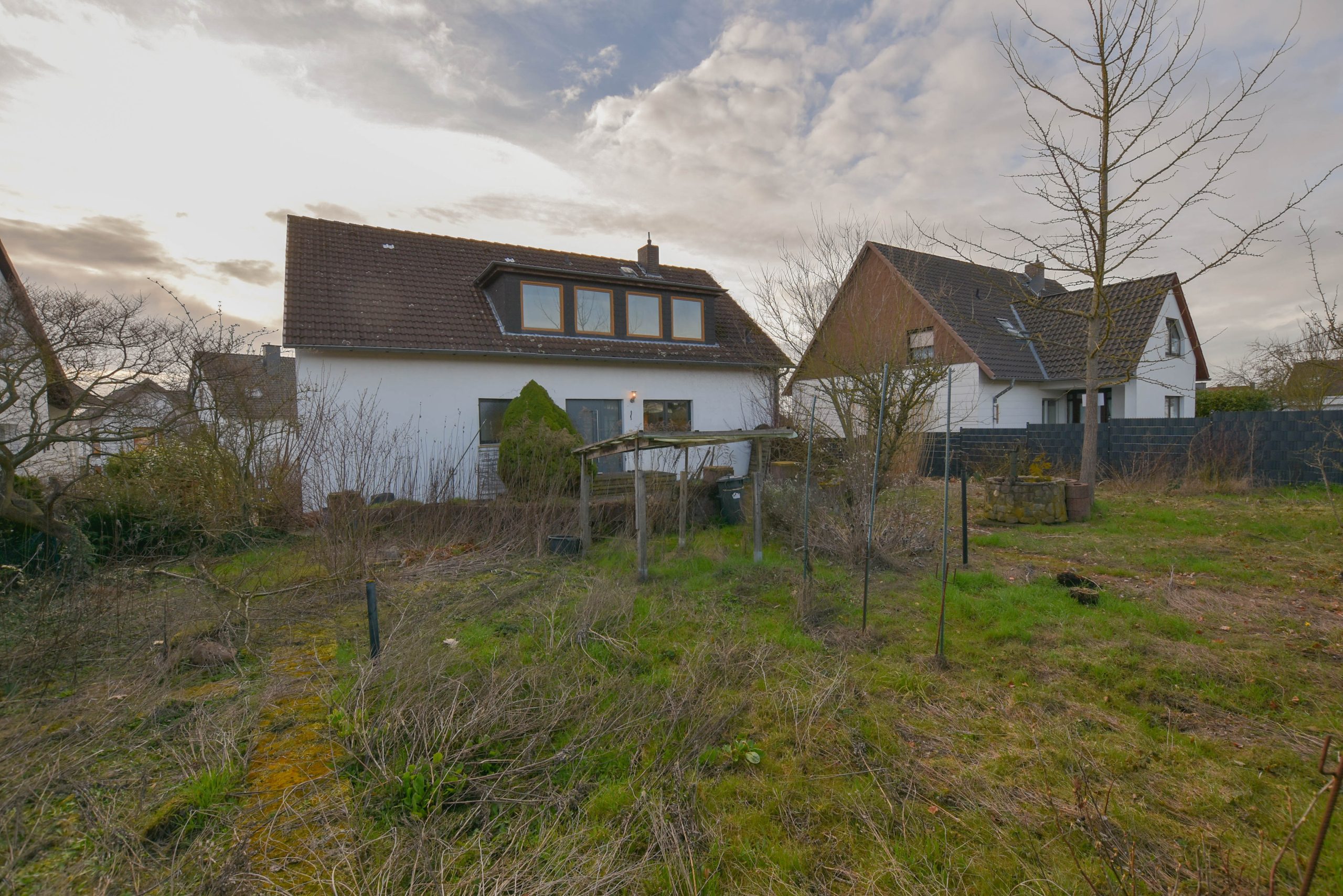 Kunze Immobilien e. K. - Immobilienangebot - 31840 Hessisch-Oldendorf - Landkreis Hameln-Pyrmont - Einfamilienhaus - KUNZE: Vollunterkellertes Einfamilienhaus mit schönem Garten -Provisionsfrei-