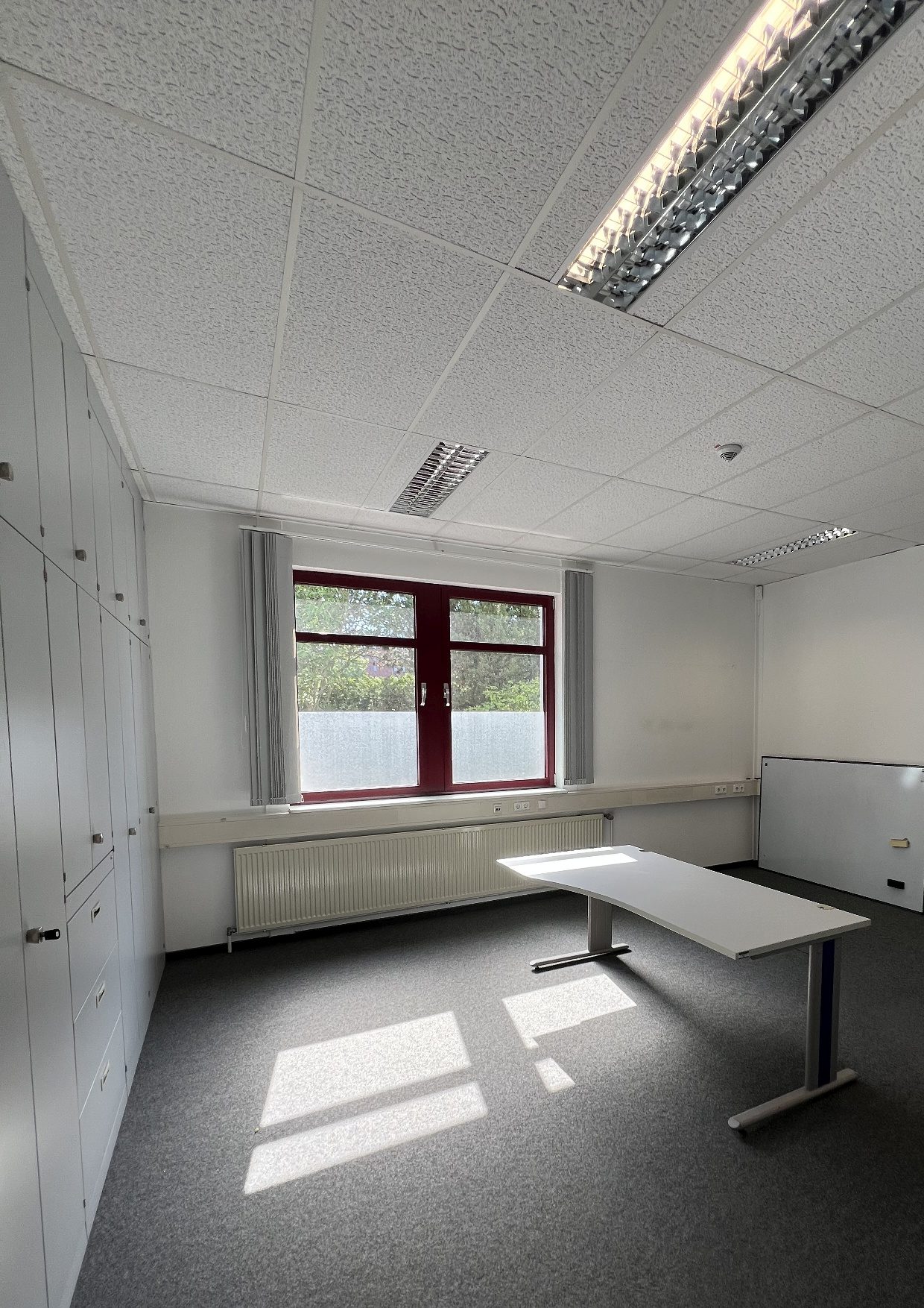 Kunze Immobilien e. K. - Immobilienangebot - 30539 Hannover - Bemerode - Büro - KUNZE: Attraktive Büroflächen in der Nähe des Messegeländes mit großer Hallenlagerfläche