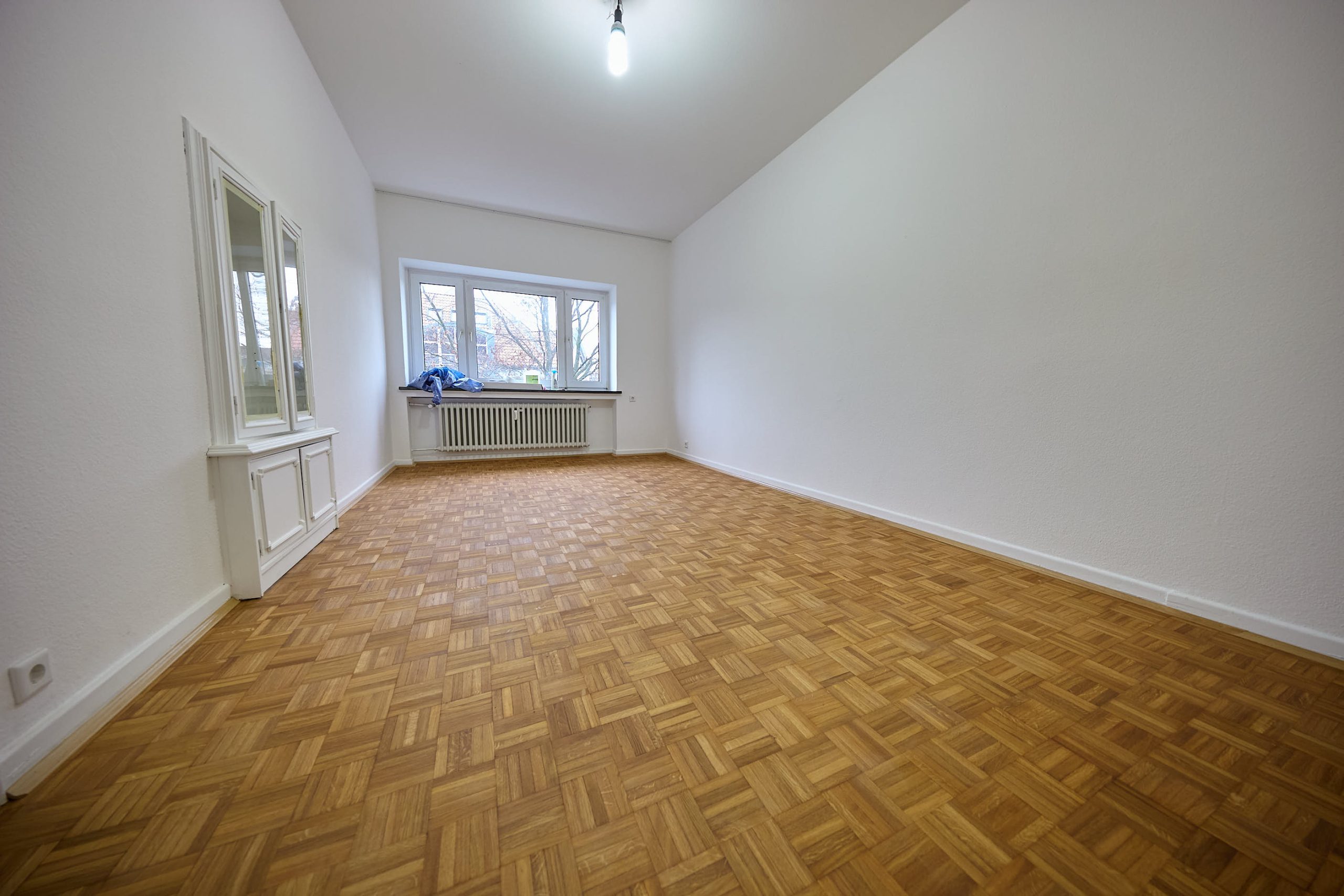 Kunze Immobilien e. K. - Immobilienangebot - 30175 Hannover - Zoo - Etagenwohnung - KUNZE: großzügige Wohnung mit Loggia und Kamin in Eilenriede-Nähe