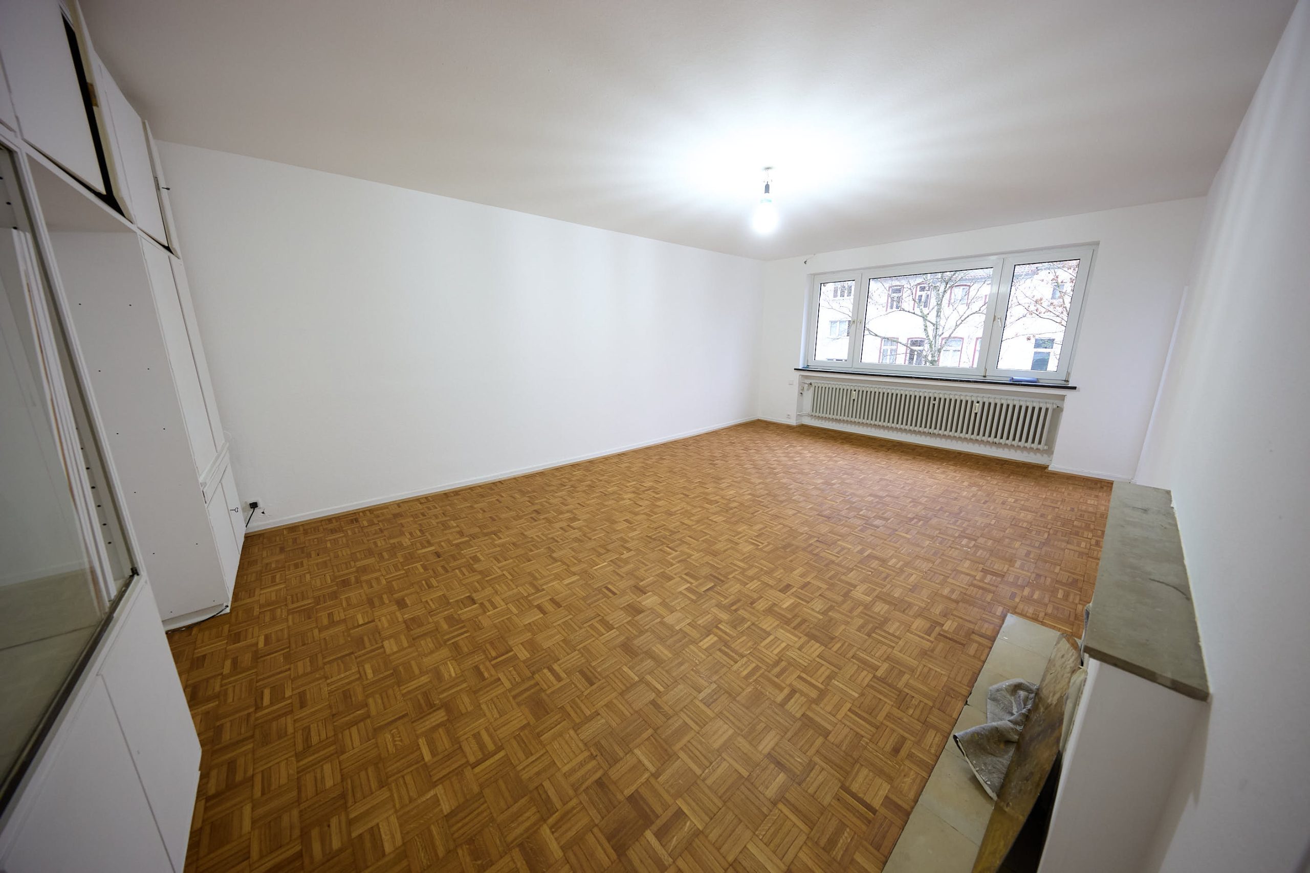 Kunze Immobilien e. K. - Immobilienangebot - 30175 Hannover - Zoo - Etagenwohnung - KUNZE: großzügige Wohnung mit Loggia und Kamin in Eilenriede-Nähe