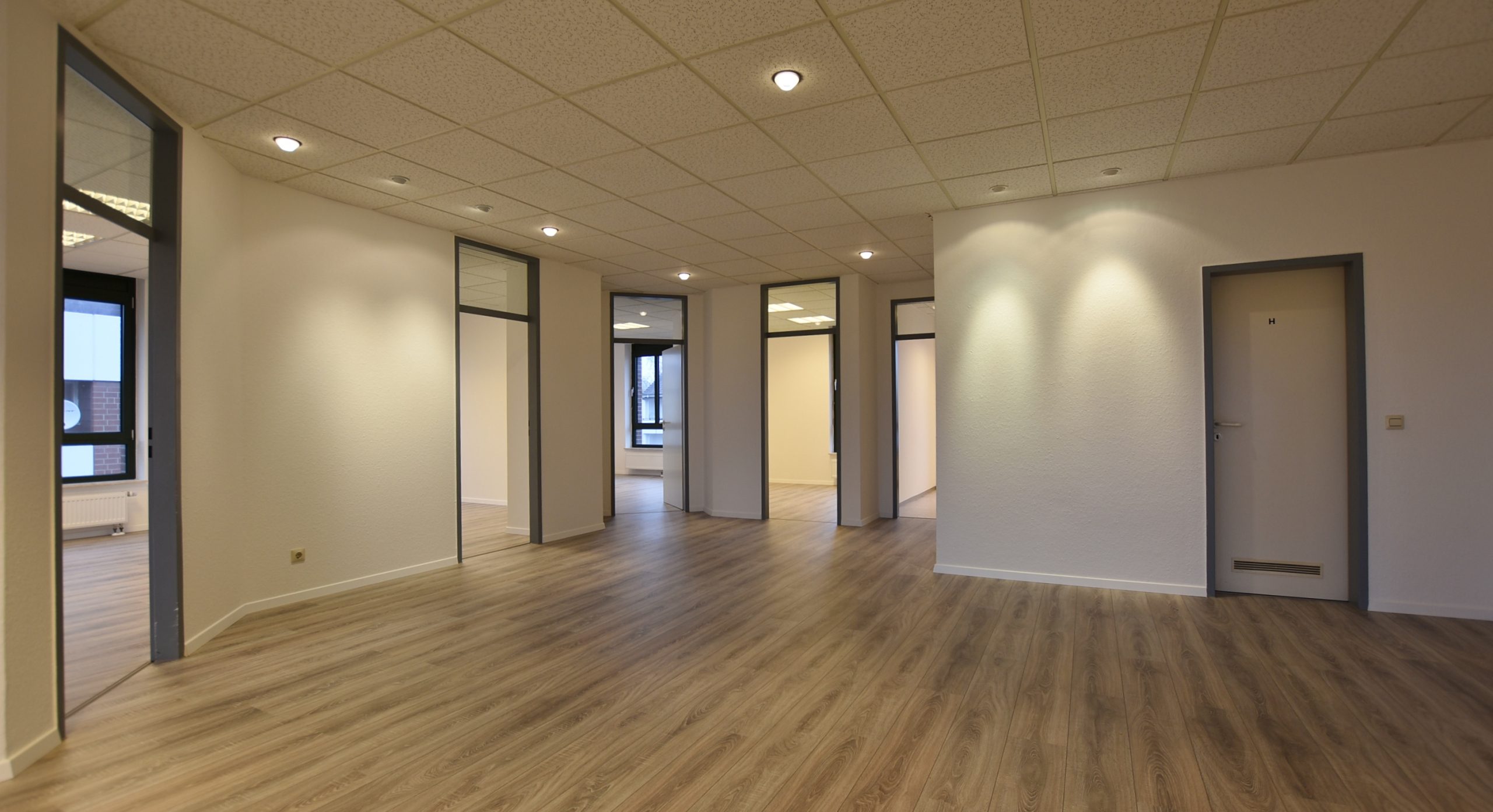 Kunze Immobilien e. K. - Immobilienangebot - 30880 Laatzen - Laatzen - Büro - KUNZE: renovierte Büro- oder Praxisfläche mit Fahrstuhl in guter Lage von Laatzen