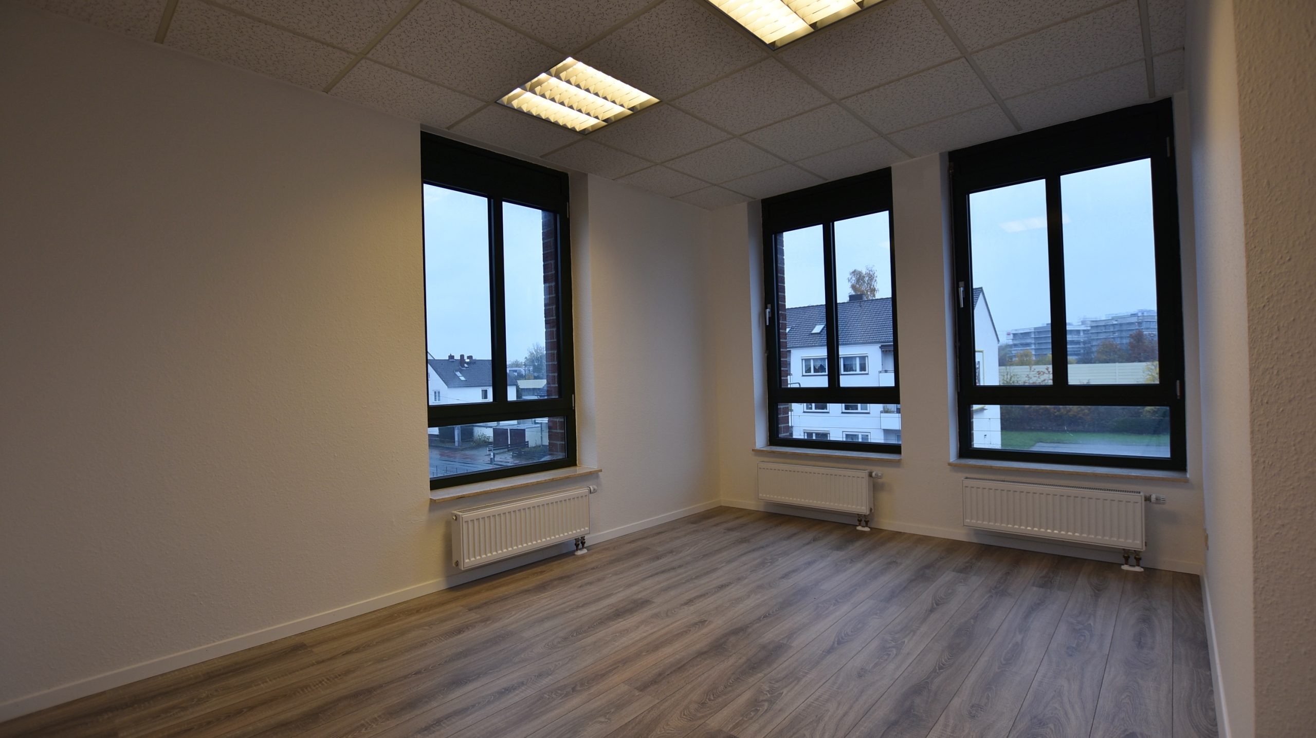 Kunze Immobilien e. K. - Immobilienangebot - 30880 Laatzen - Laatzen - Büro - KUNZE: renovierte Büro- oder Praxisfläche mit Fahrstuhl in guter Lage von Laatzen