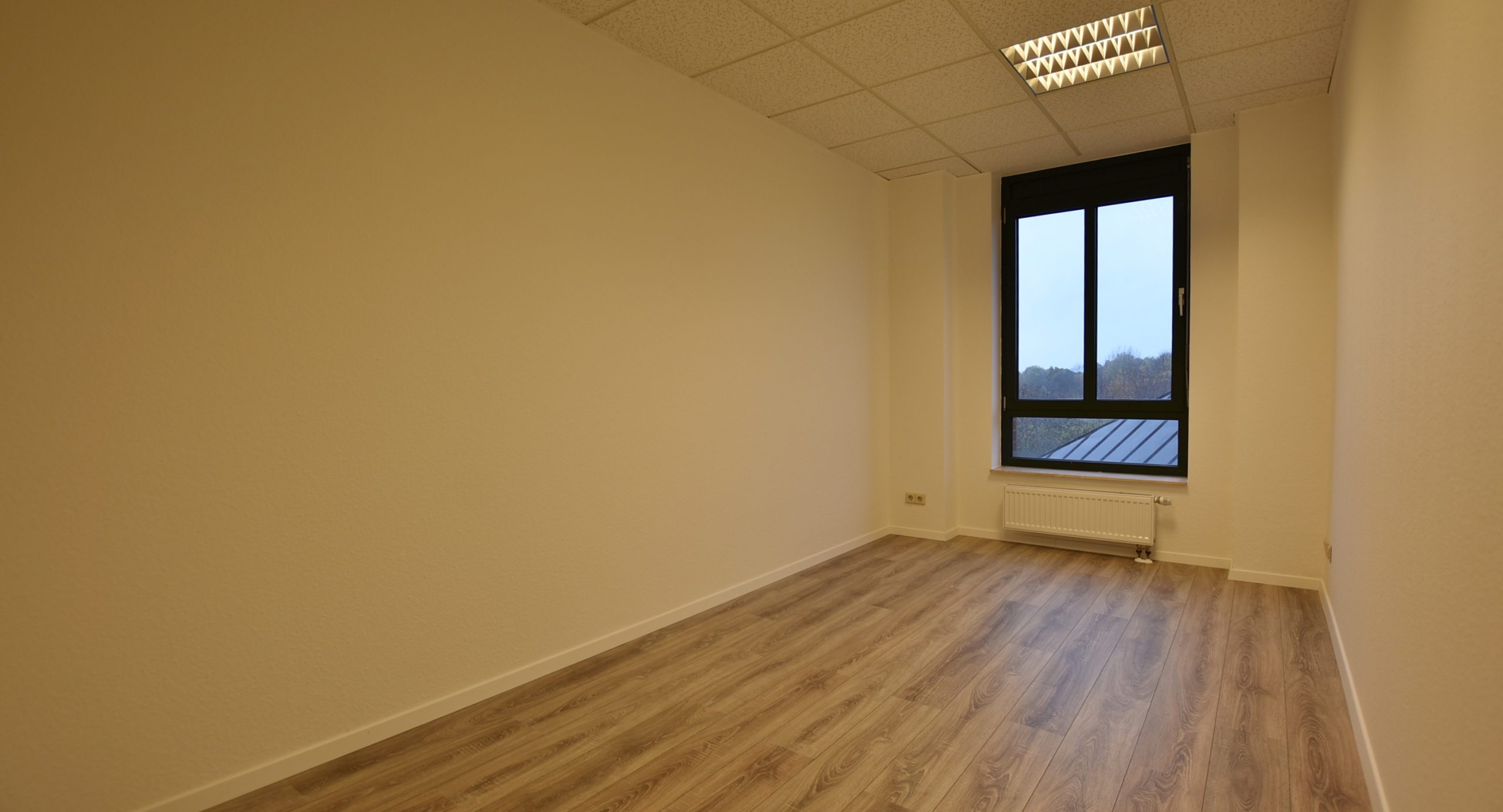 Kunze Immobilien e. K. - Immobilienangebot - 30880 Laatzen - Laatzen - Büro - KUNZE: renovierte Büro- oder Praxisfläche mit Fahrstuhl in guter Lage von Laatzen