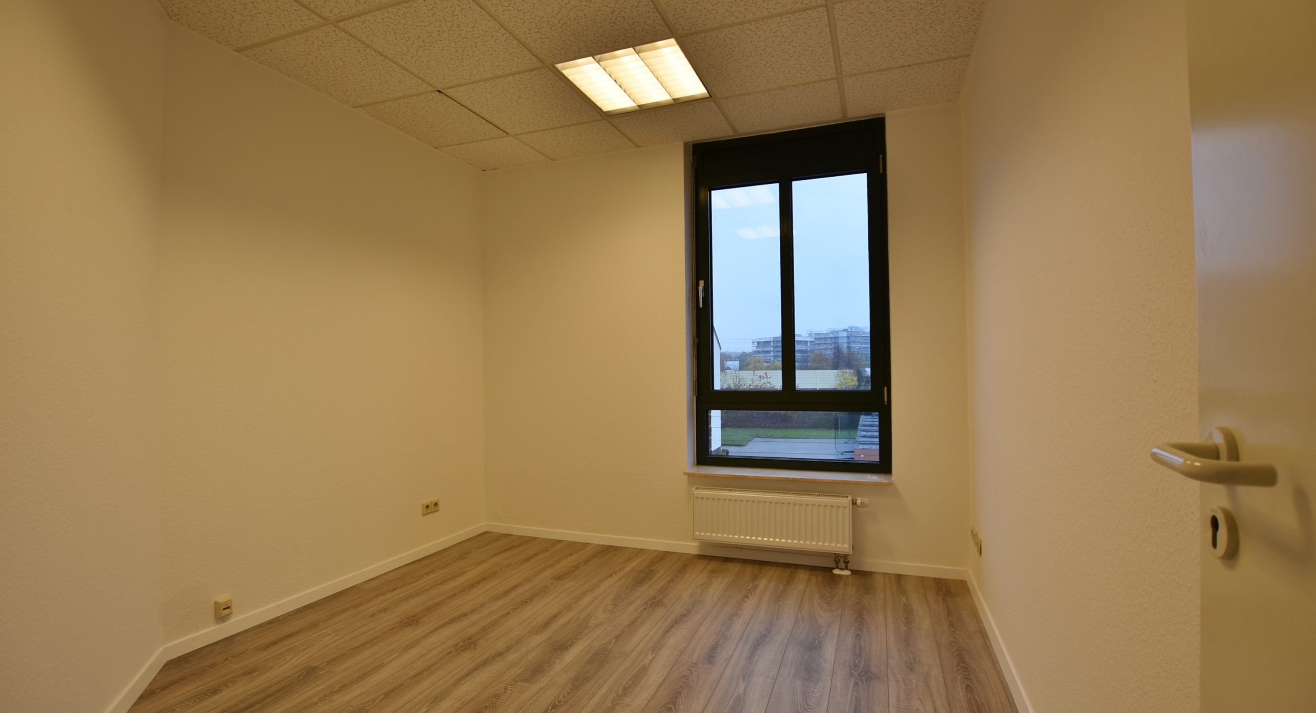 Kunze Immobilien e. K. - Immobilienangebot - 30880 Laatzen - Laatzen - Büro - KUNZE: renovierte Büro- oder Praxisfläche mit Fahrstuhl in guter Lage von Laatzen