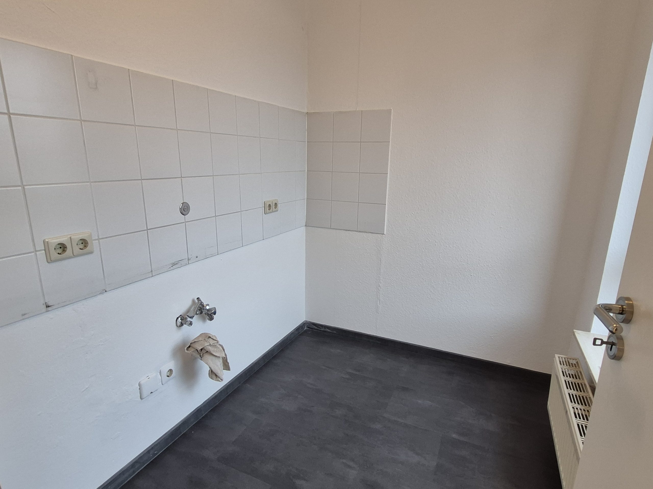Kunze Immobilien e. K. - Immobilienangebot - 30880 Laatzen - Laatzen - Büro - KUNZE: renovierte Büro- oder Praxisfläche mit Fahrstuhl in guter Lage von Laatzen