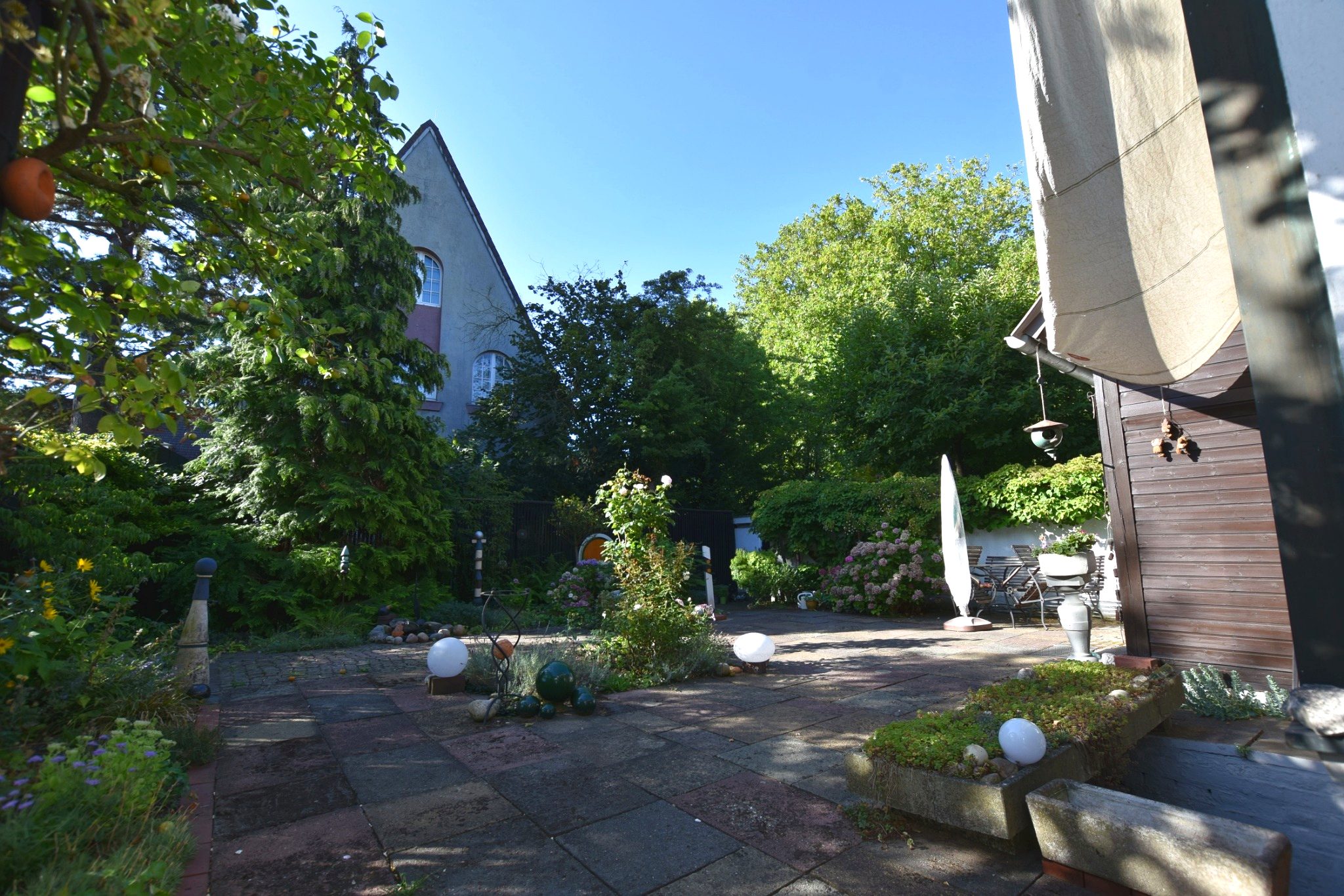 Kunze Immobilien e. K. - Immobilienangebot - 30519 Hannover - Döhren - Einfamilienhaus - KUNZE: Nur ca. 300 Meter vom Aspria entfernt: Freistehendes Haus in Bestlage von Hannover-Döhren