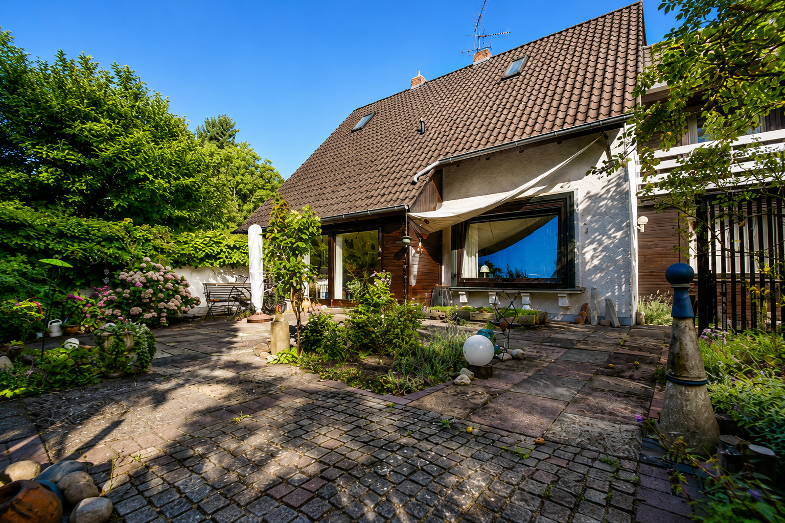 Kunze Immobilien e. K. - Immobilienangebot - 30519 Hannover - Döhren - Einfamilienhaus - KUNZE: Nur ca. 300 Meter vom Aspria entfernt: Freistehendes Haus in Bestlage von Hannover-Döhren