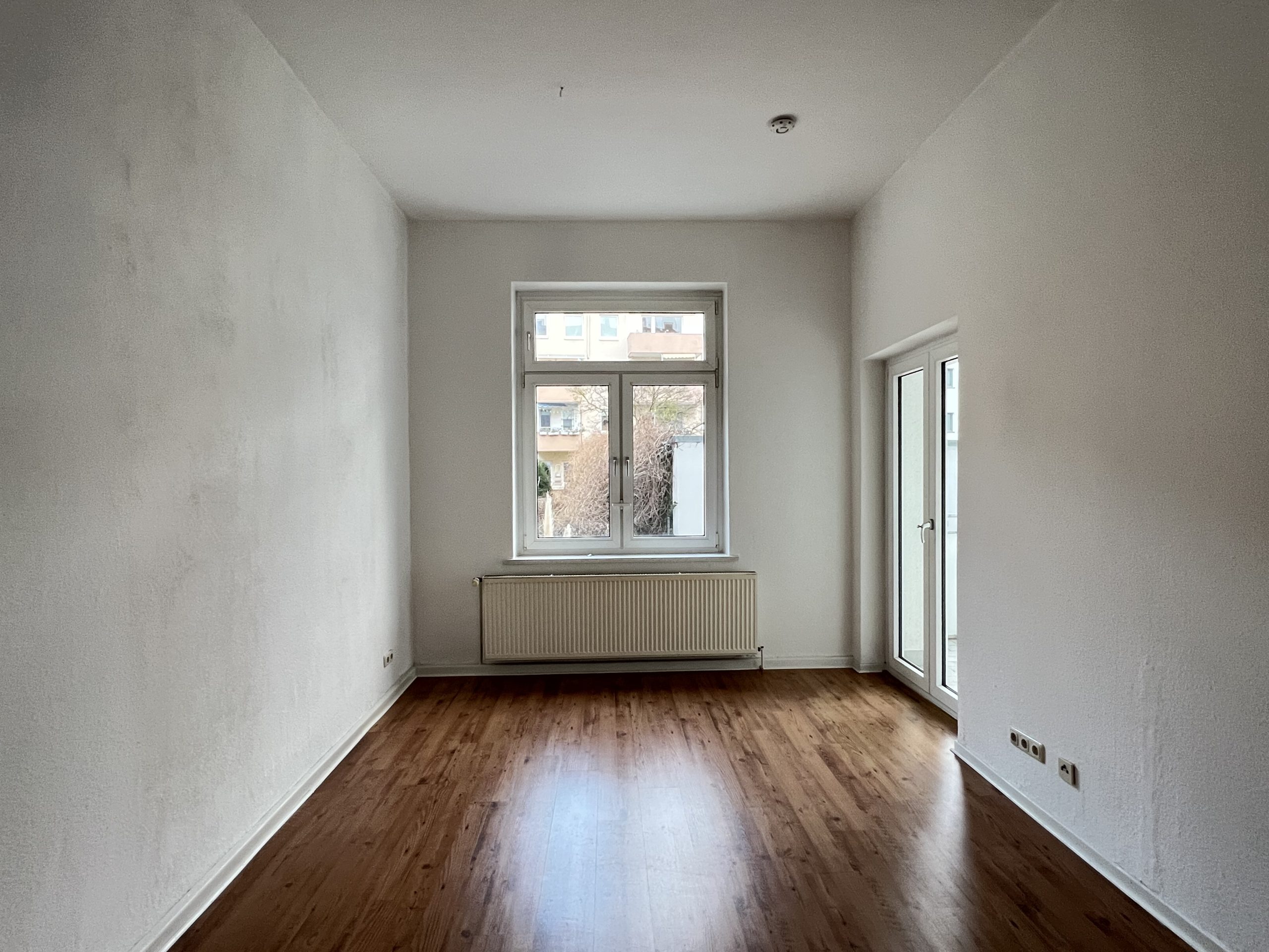 Kunze Immobilien e. K. - Immobilienangebot - 30161 Hannover - Oststadt - Erdgeschosswohnung - KUNZE: 3 Zimmer Wohnung mit Balkon in der Oststadt!
