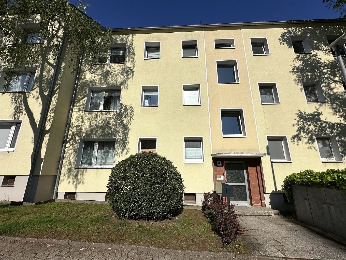 Kunze Immobilien e. K. - Immobilienangebot - 30453 Hannover - Ahlem - Etagenwohnung - KUNZE: 3-Zimmer Wohnung mit Balkon in Ahlem!