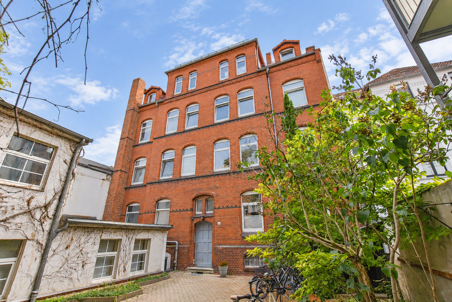 Kunze Immobilien e. K. - Immobilienangebot - 30625 Hannover - Kleefeld - Mehrfamilienhaus - KUNZE: Nach WEG aufgeteilt: 11 Einheiten in der Nähe vom Kantplatz in Hannover-Kleefeld