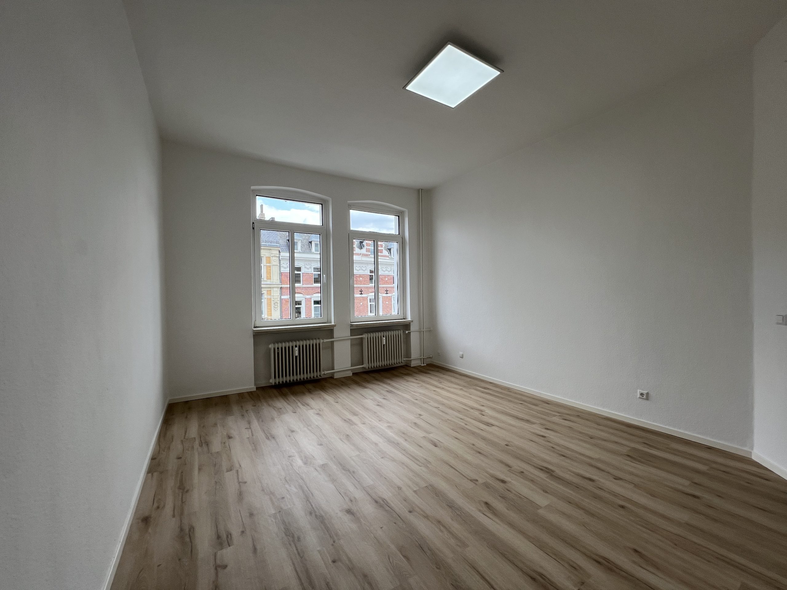 Kunze Immobilien e. K. - Immobilienangebot - 30449 Hannover - Linden Süd - Etagenwohnung - KUNZE: 2-Zimmer Wohnung in Linden mit Einbauküche!