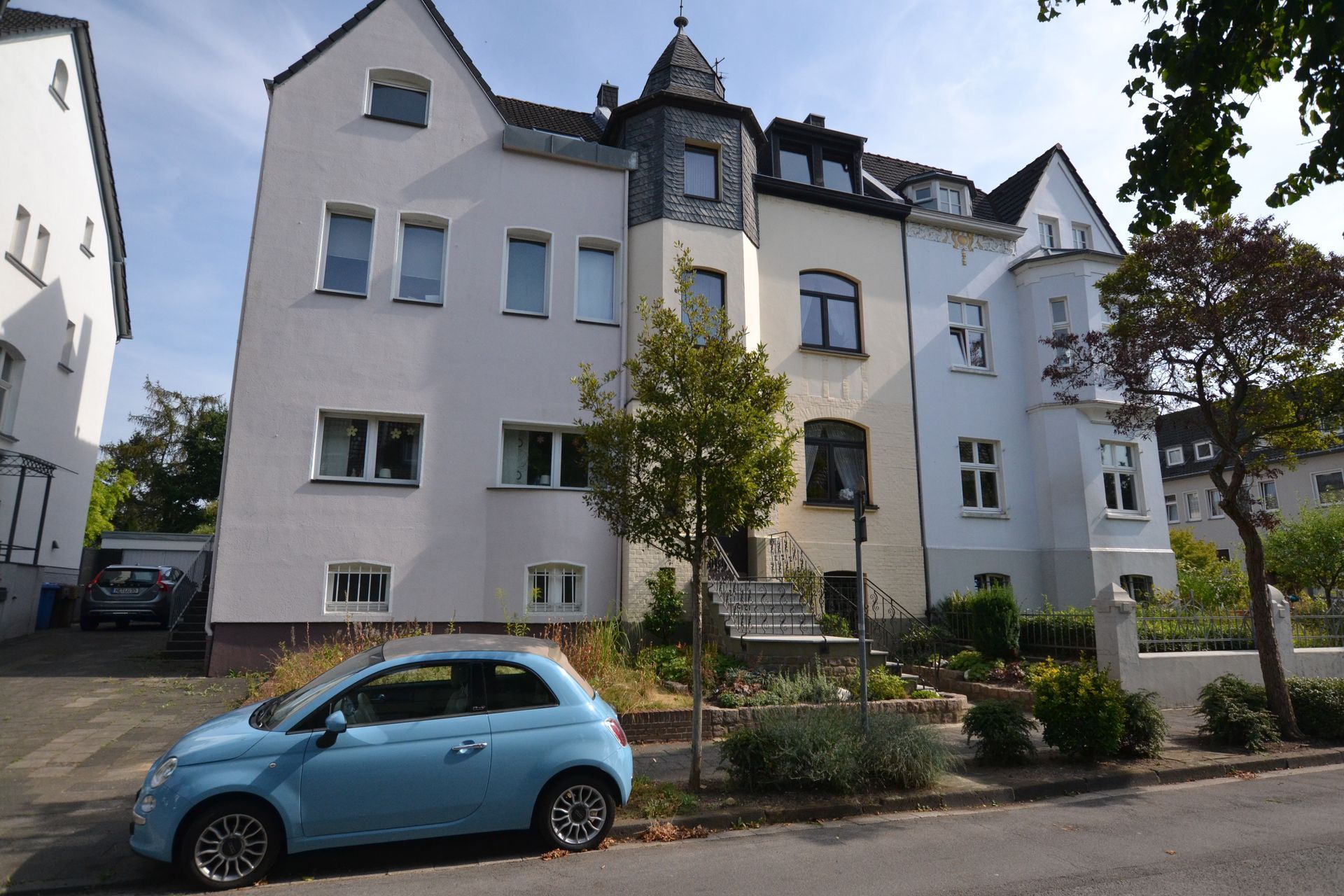 PETER BUSCH IMMOBILIEN GMBH - Immobilienangebot - Neuss - Reihenmittelhaus - Stadthaus in exponierter Lage am Neusser Stadtgarten